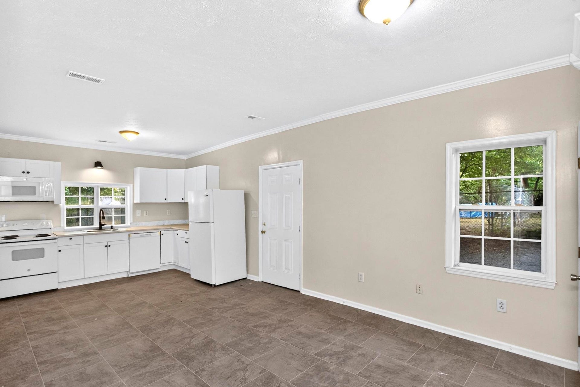 329 W 14th St, Columbia, TN 38401 329 W 14th St, Columbia, TN 38401