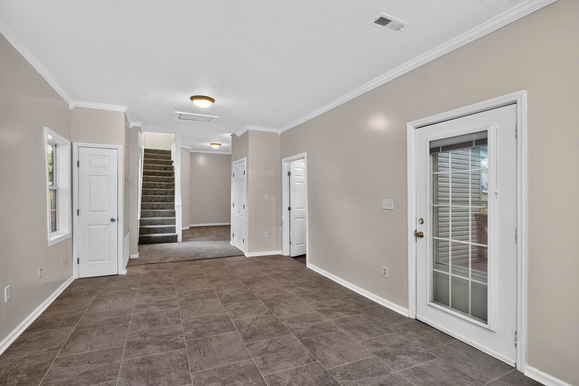 329 W 14th St, Columbia, TN 38401 329 W 14th St, Columbia, TN 38401