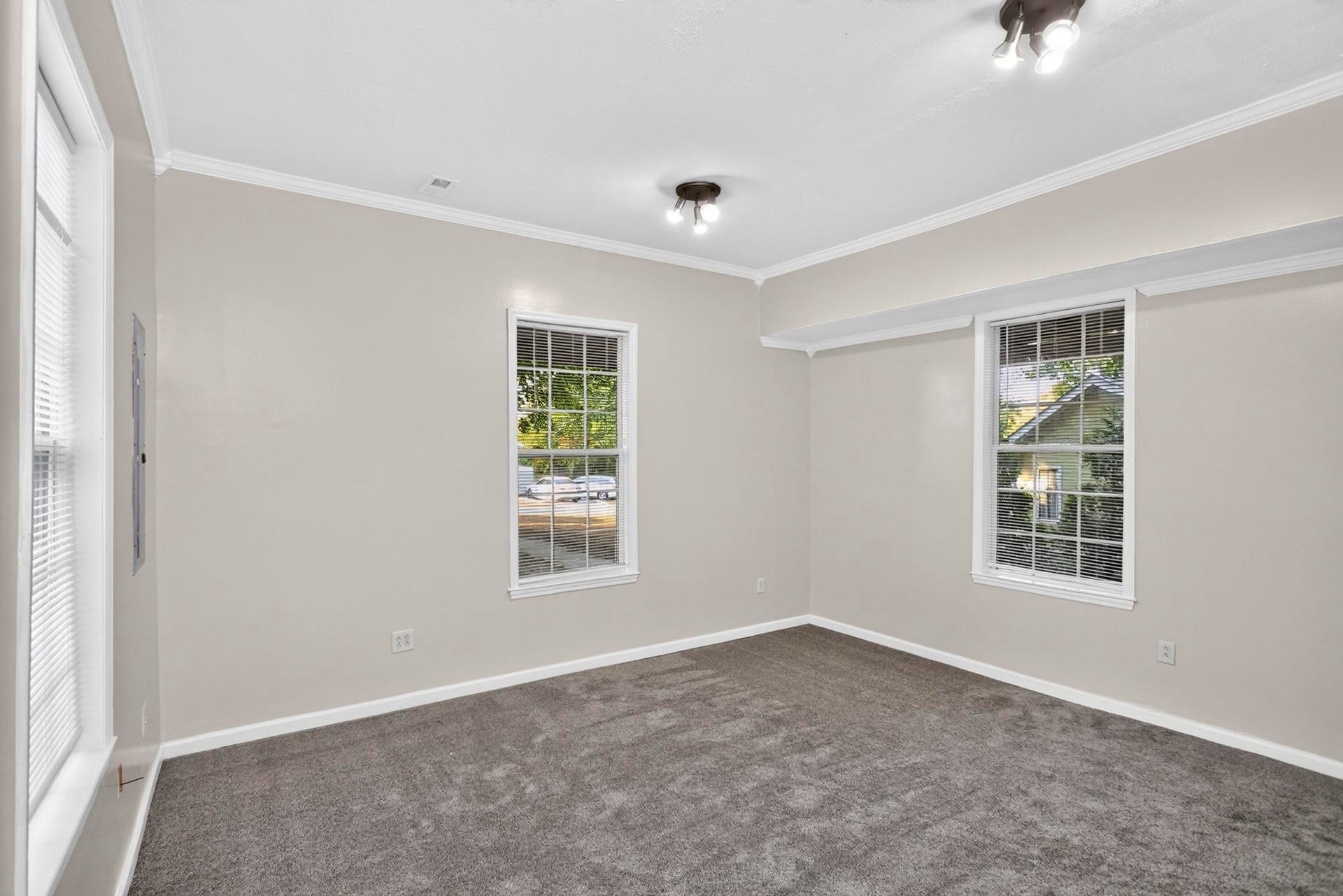 329 W 14th St, Columbia, TN 38401 329 W 14th St, Columbia, TN 38401