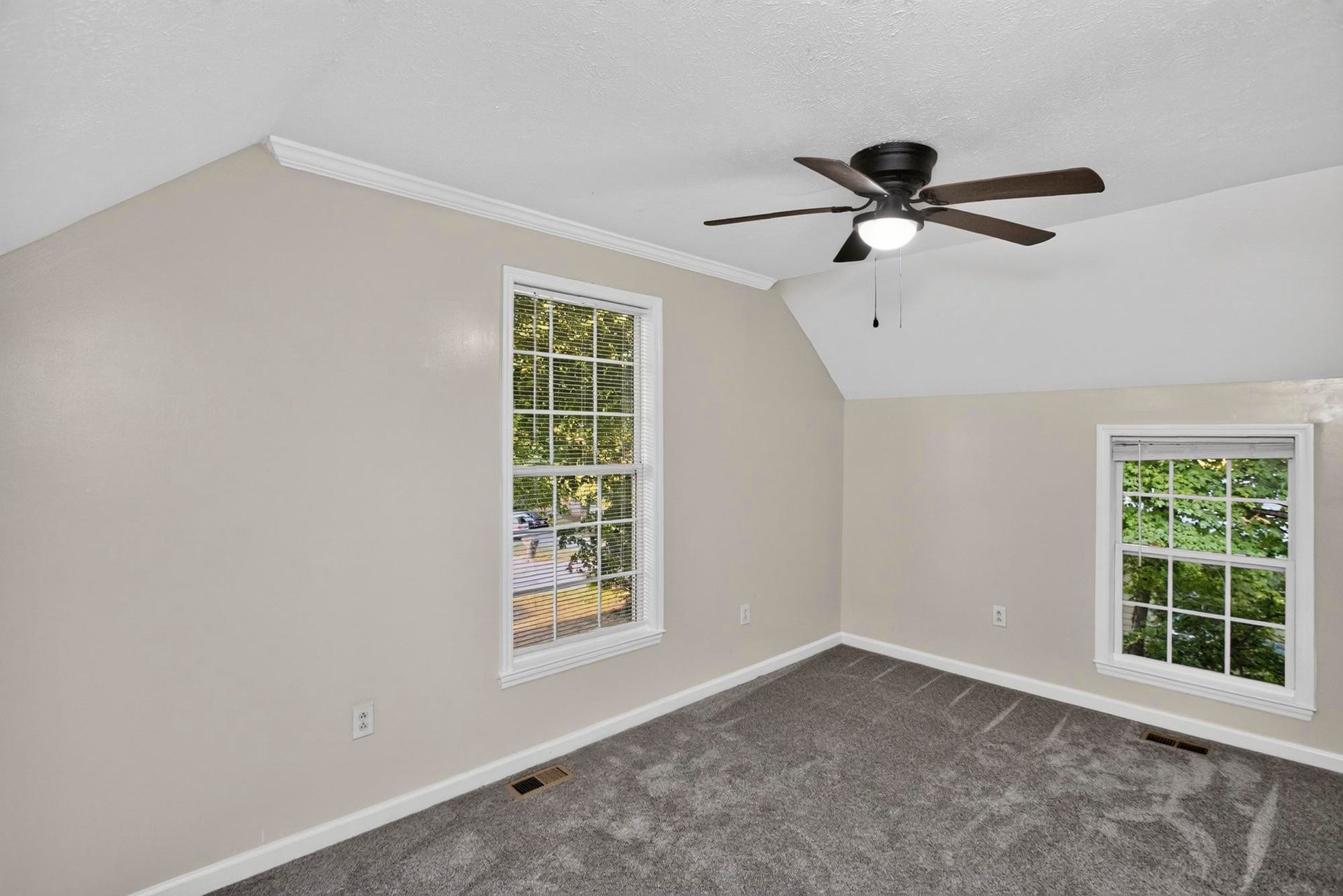 329 W 14th St, Columbia, TN 38401 329 W 14th St, Columbia, TN 38401