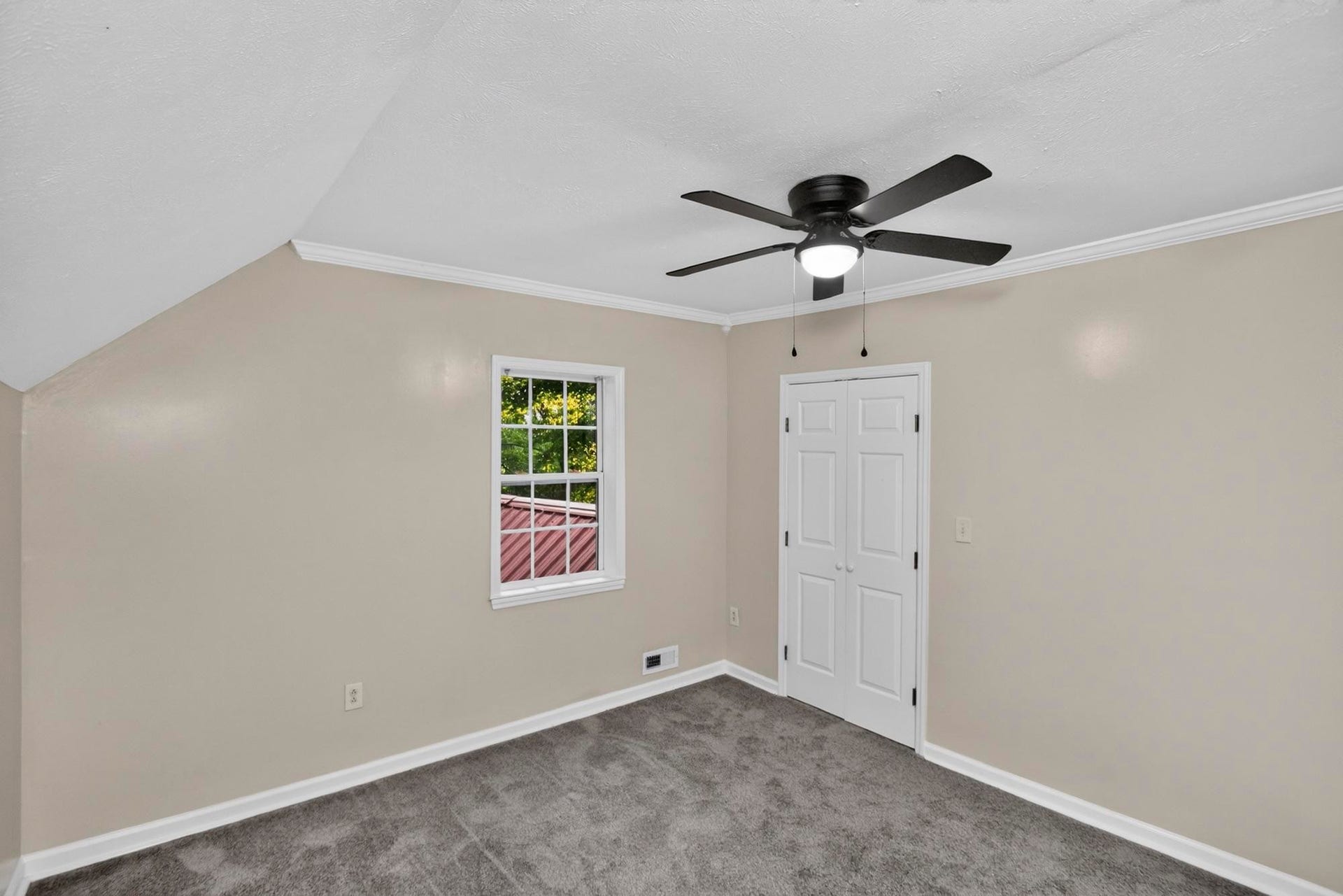 329 W 14th St, Columbia, TN 38401 329 W 14th St, Columbia, TN 38401