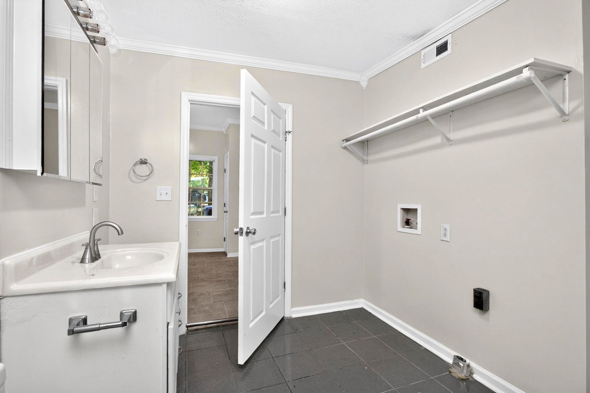 329 W 14th St, Columbia, TN 38401 329 W 14th St, Columbia, TN 38401