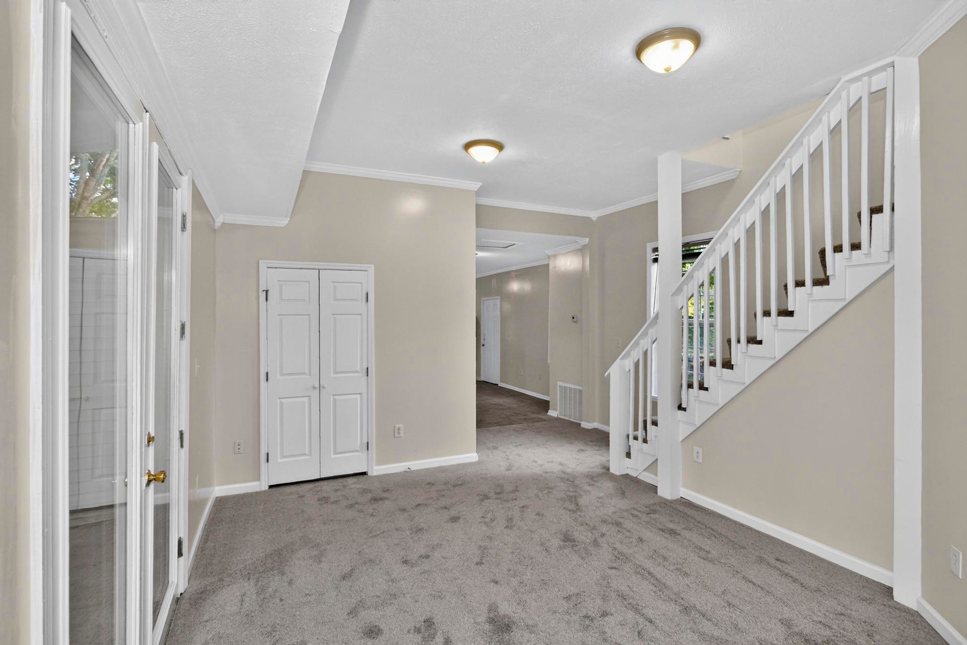 329 W 14th St, Columbia, TN 38401 329 W 14th St, Columbia, TN 38401
