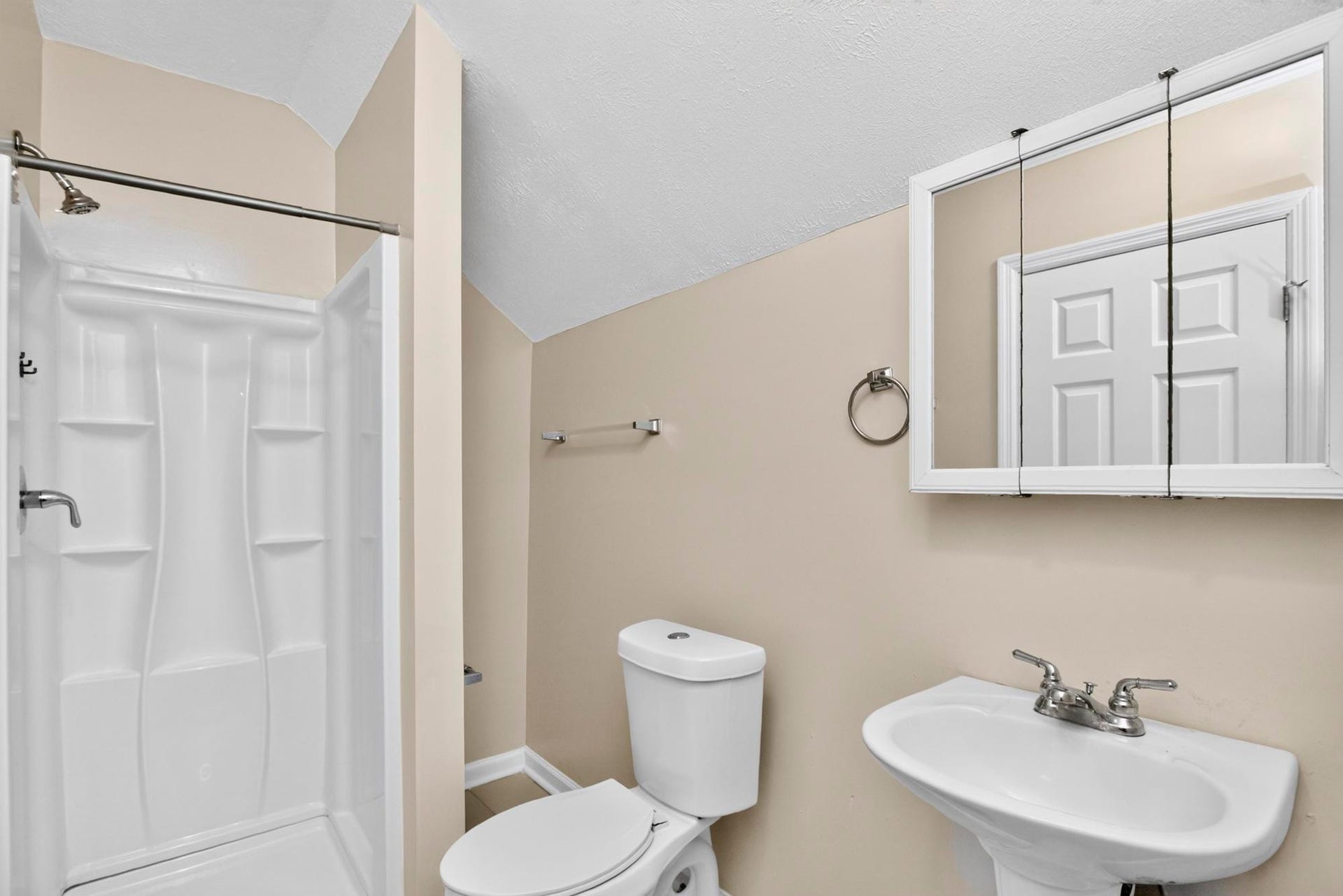 329 W 14th St, Columbia, TN 38401 329 W 14th St, Columbia, TN 38401