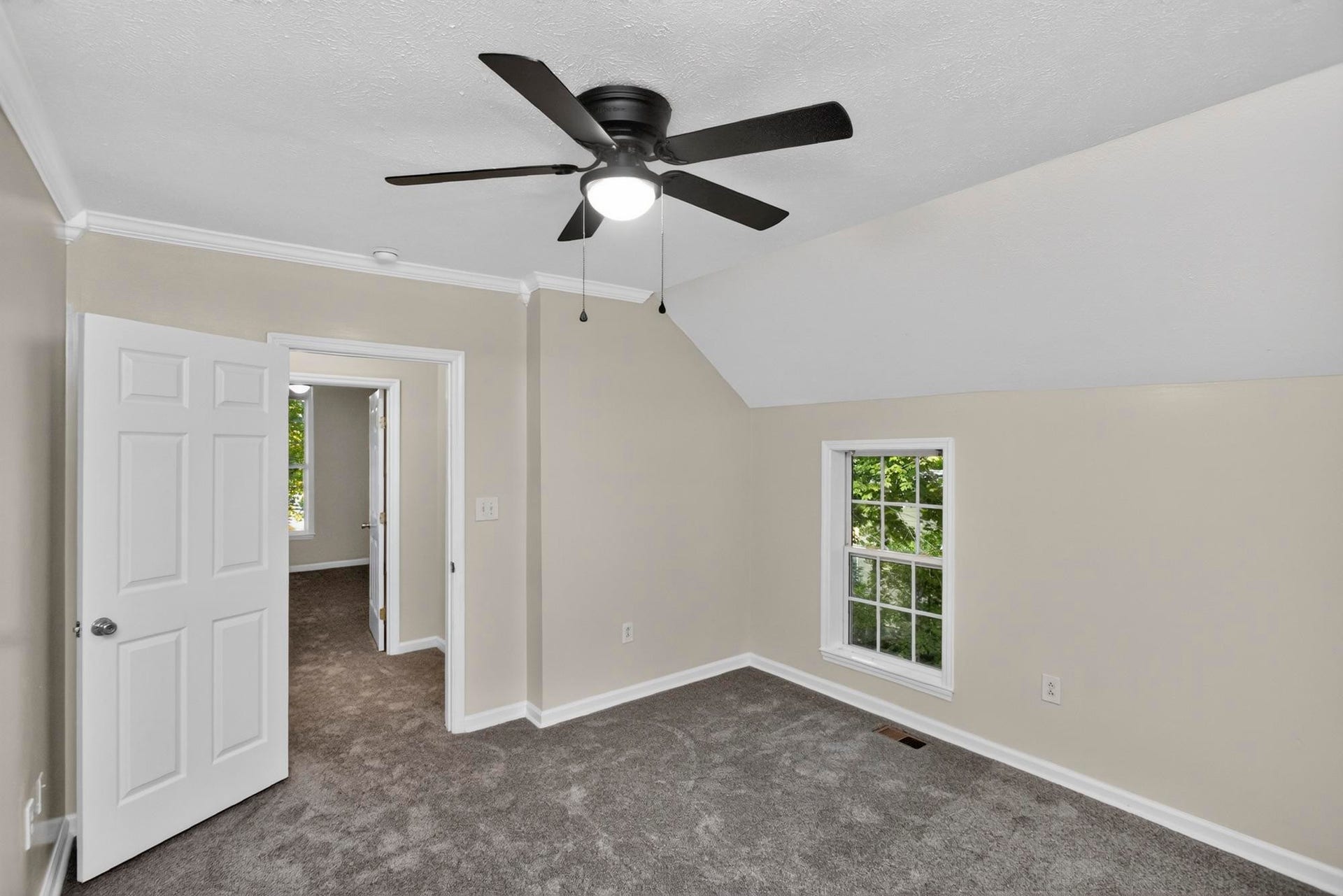 329 W 14th St, Columbia, TN 38401 329 W 14th St, Columbia, TN 38401