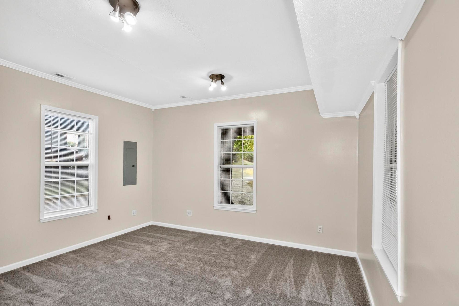 329 W 14th St, Columbia, TN 38401 329 W 14th St, Columbia, TN 38401