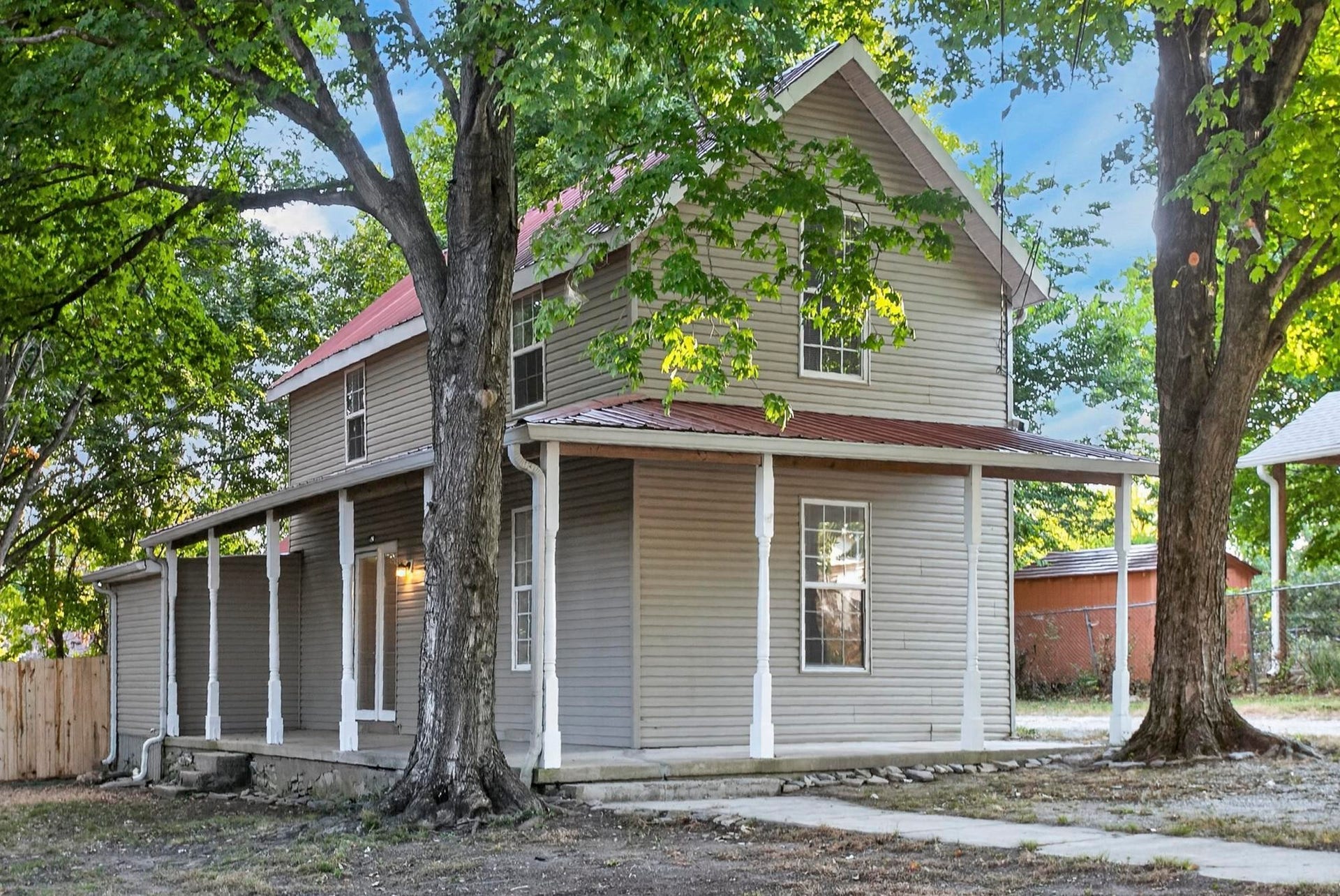 329 W 14th St, Columbia, TN 38401 329 W 14th St, Columbia, TN 38401