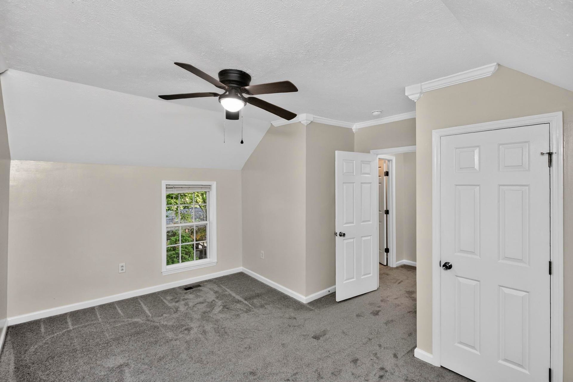 329 W 14th St, Columbia, TN 38401 329 W 14th St, Columbia, TN 38401