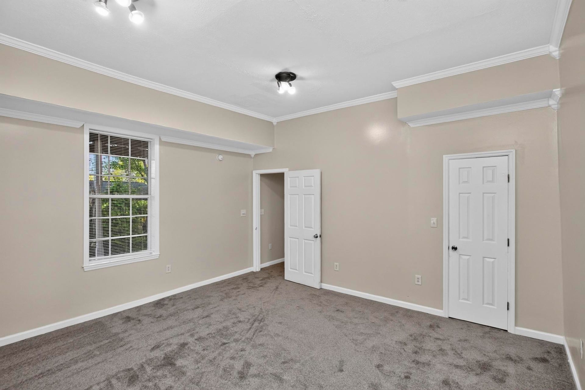 329 W 14th St, Columbia, TN 38401 329 W 14th St, Columbia, TN 38401