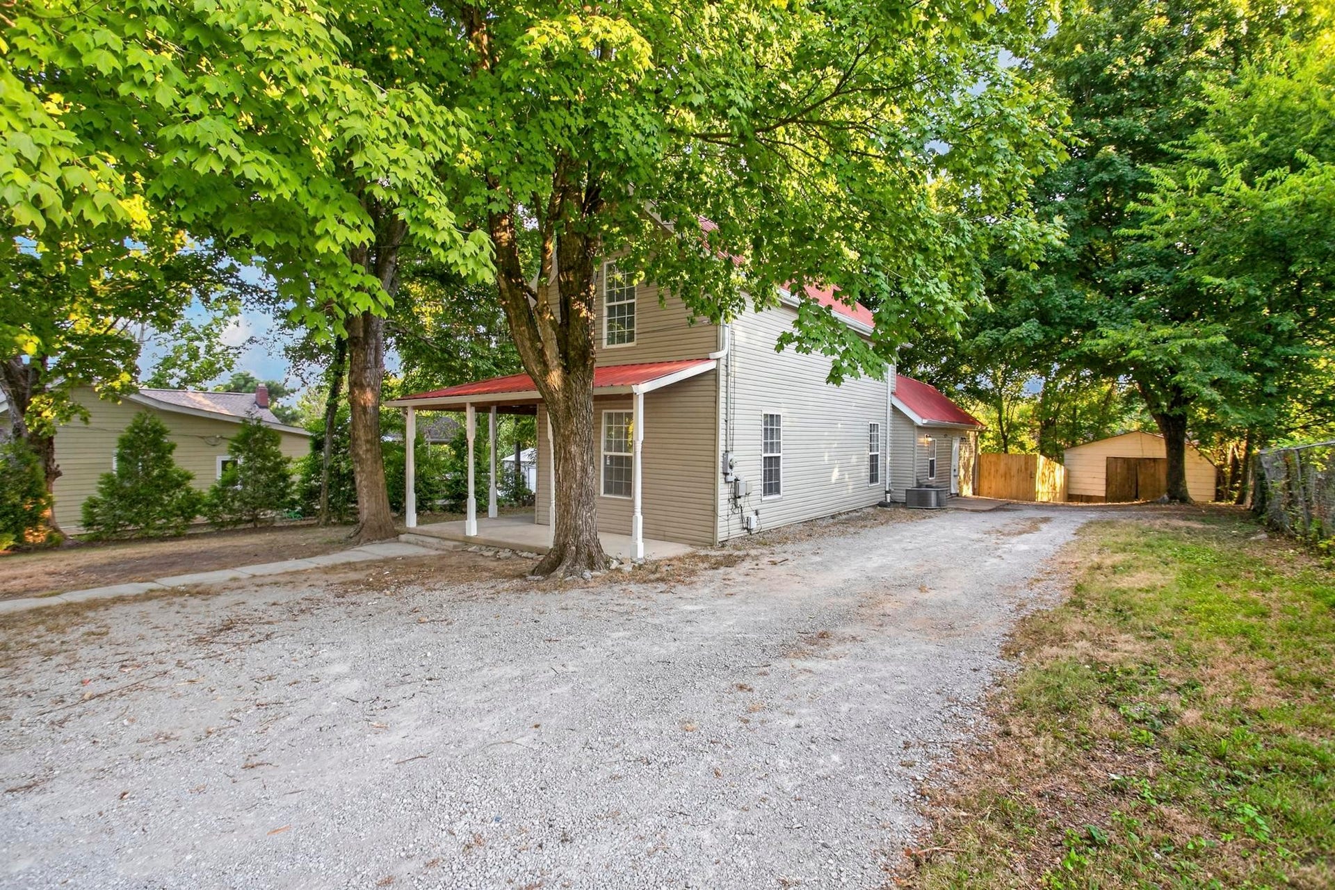 329 W 14th St, Columbia, TN 38401 329 W 14th St, Columbia, TN 38401