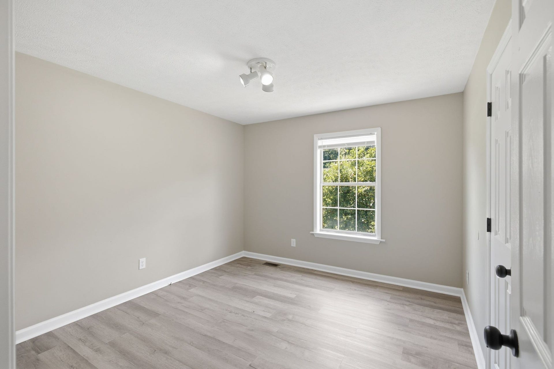 1529 Potter Dr, Columbia, TN 38401 1529 Potter Dr, Columbia, TN 38401