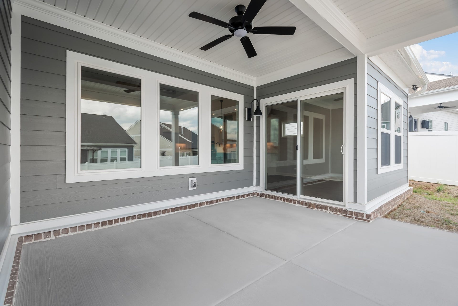 564 Baker Road, Columbia, TN 38401 Photos are for informational purposes only and are from a complete home in a different community with similar features, finishes, upgrades and designs.