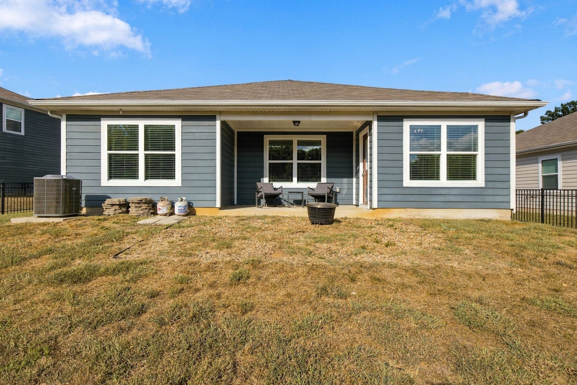 2946 Beeswax St, Columbia, TN 38401 2946 Beeswax St, Columbia, TN 38401