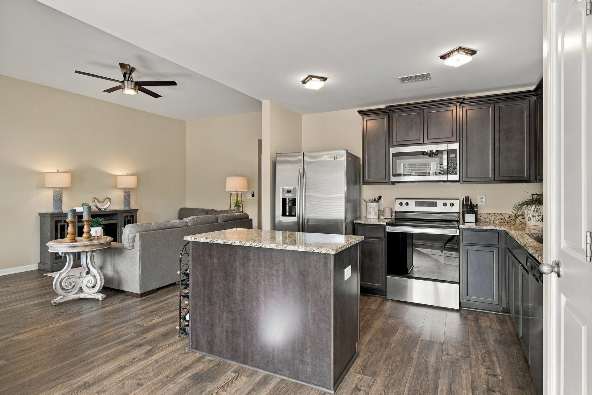 2946 Beeswax St, Columbia, TN 38401 2946 Beeswax St, Columbia, TN 38401