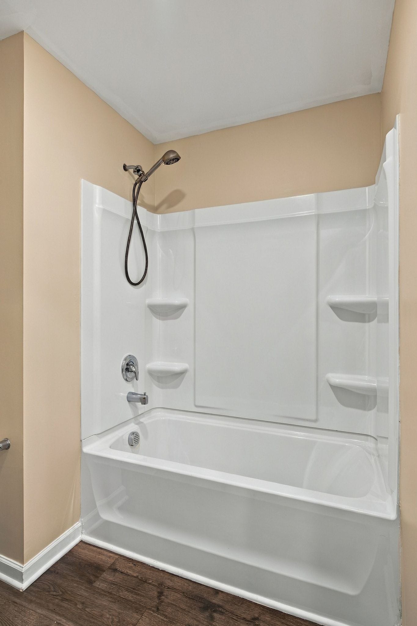 2946 Beeswax St, Columbia, TN 38401 Guest Bath