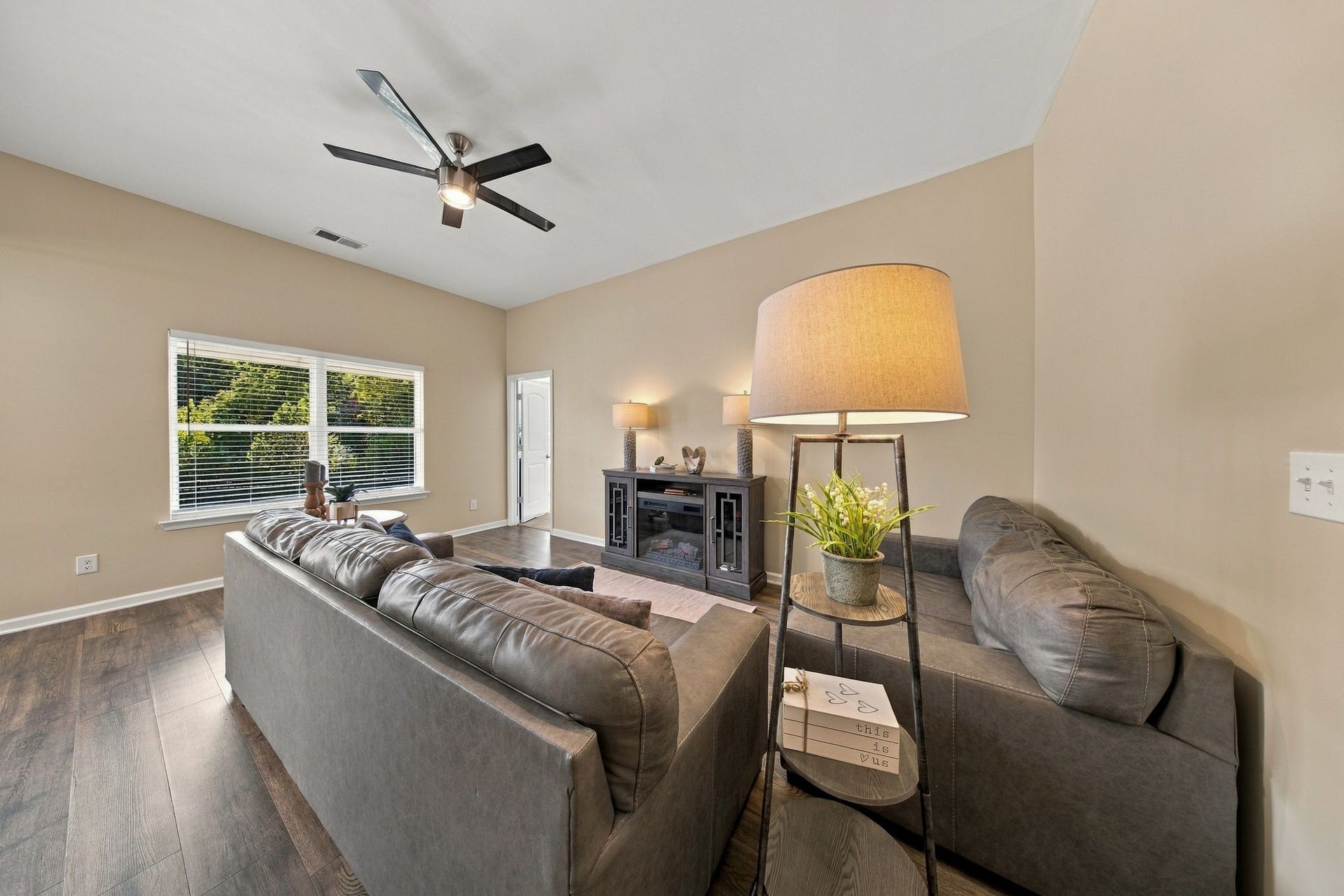 2946 Beeswax St, Columbia, TN 38401 2946 Beeswax St, Columbia, TN 38401