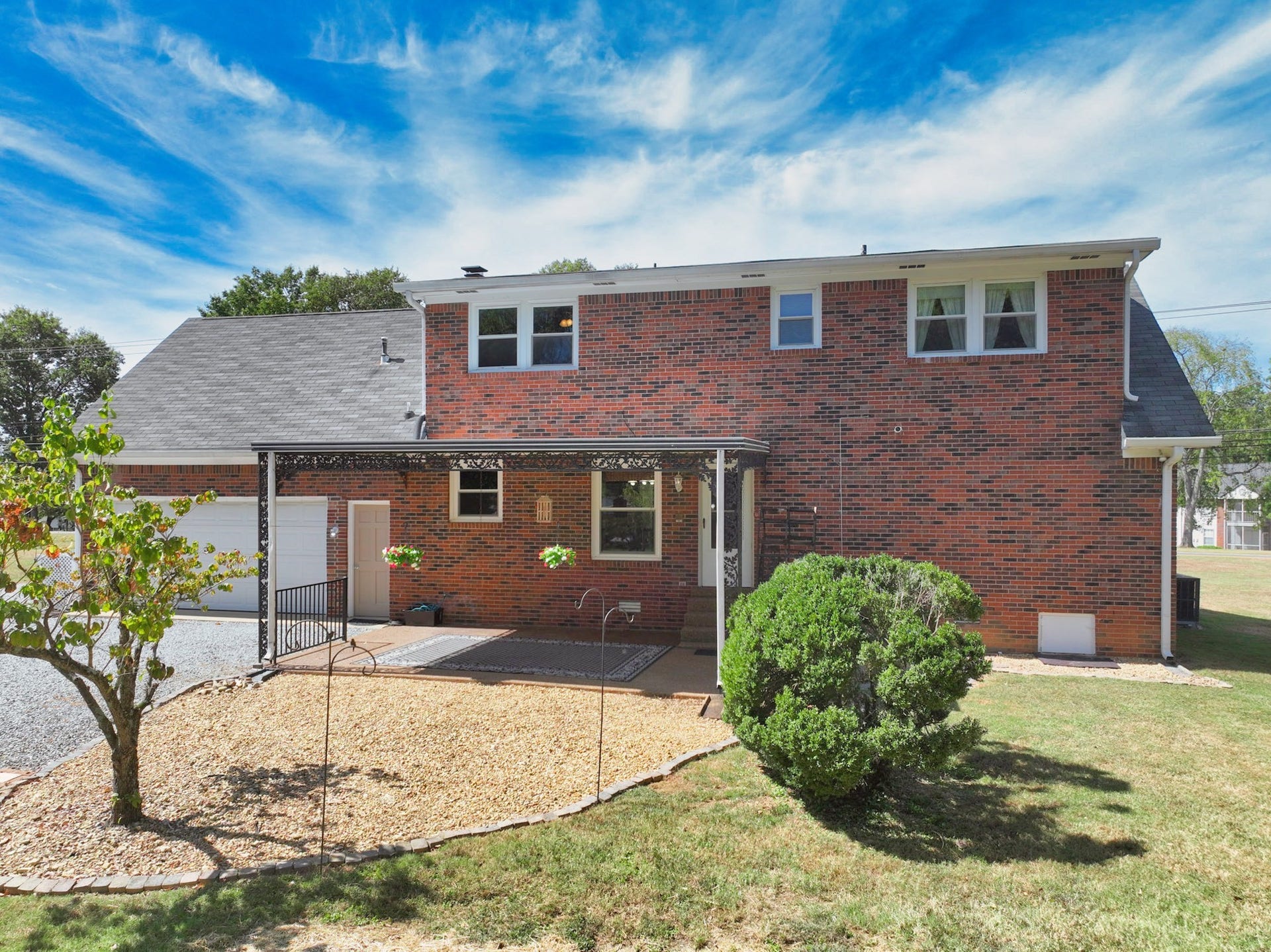427 Walton Ferry Rd, Hendersonville, TN 37075