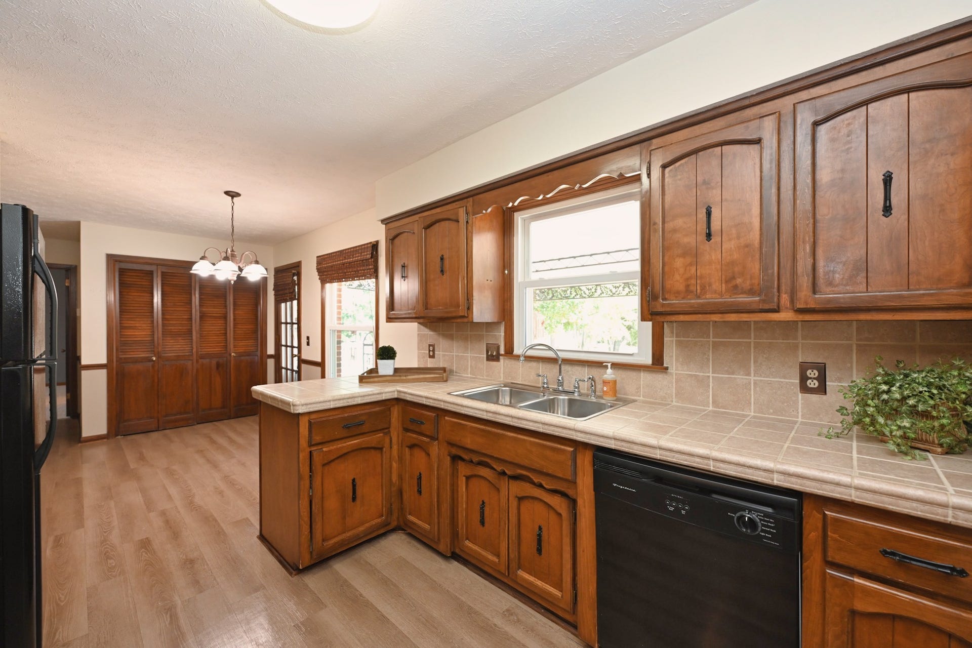 the cutest eat in kitchen with tiled countertops and backspalsh