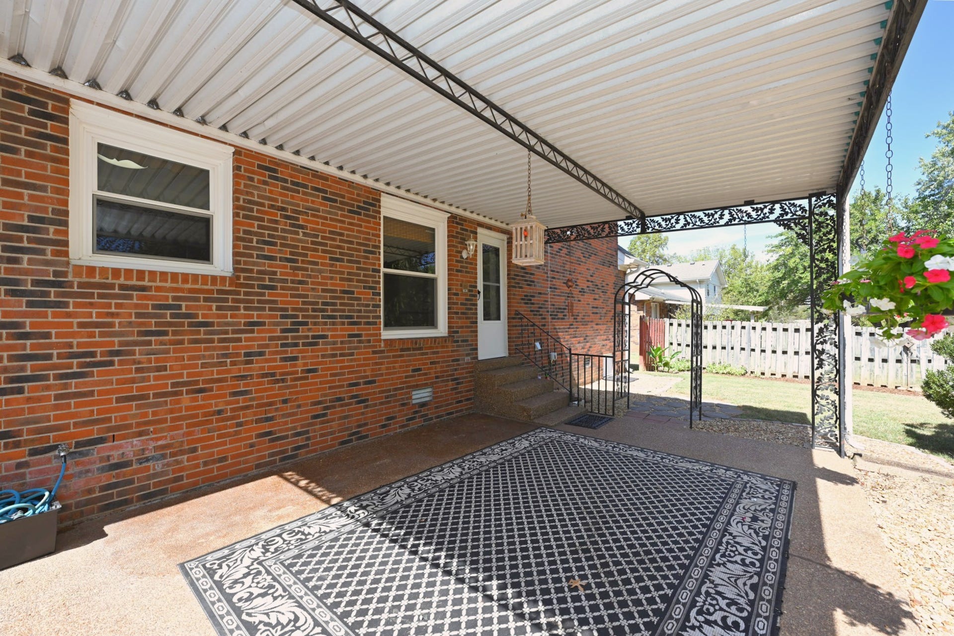 427 Walton Ferry Rd, Hendersonville, TN 37075