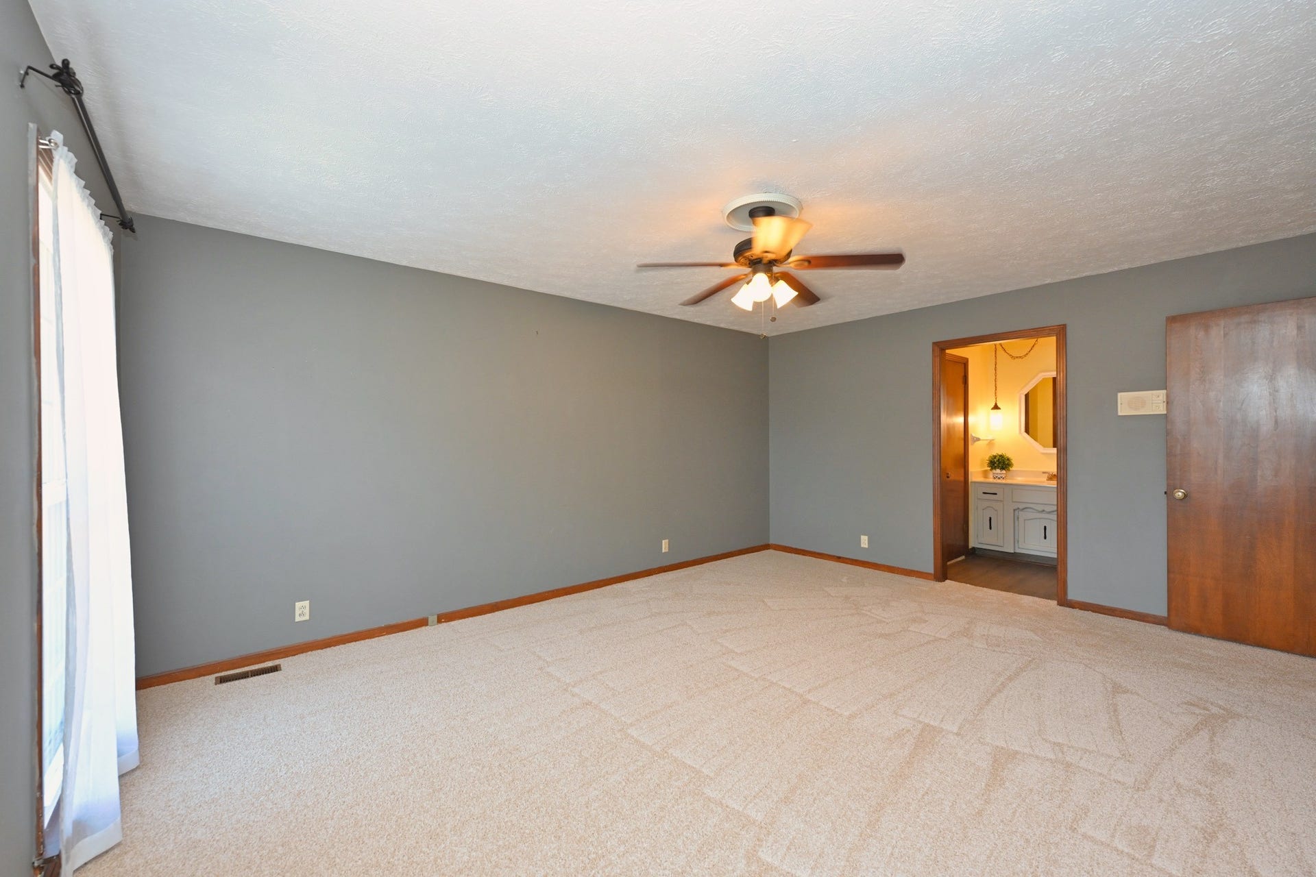 427 Walton Ferry Rd, Hendersonville, TN 37075
