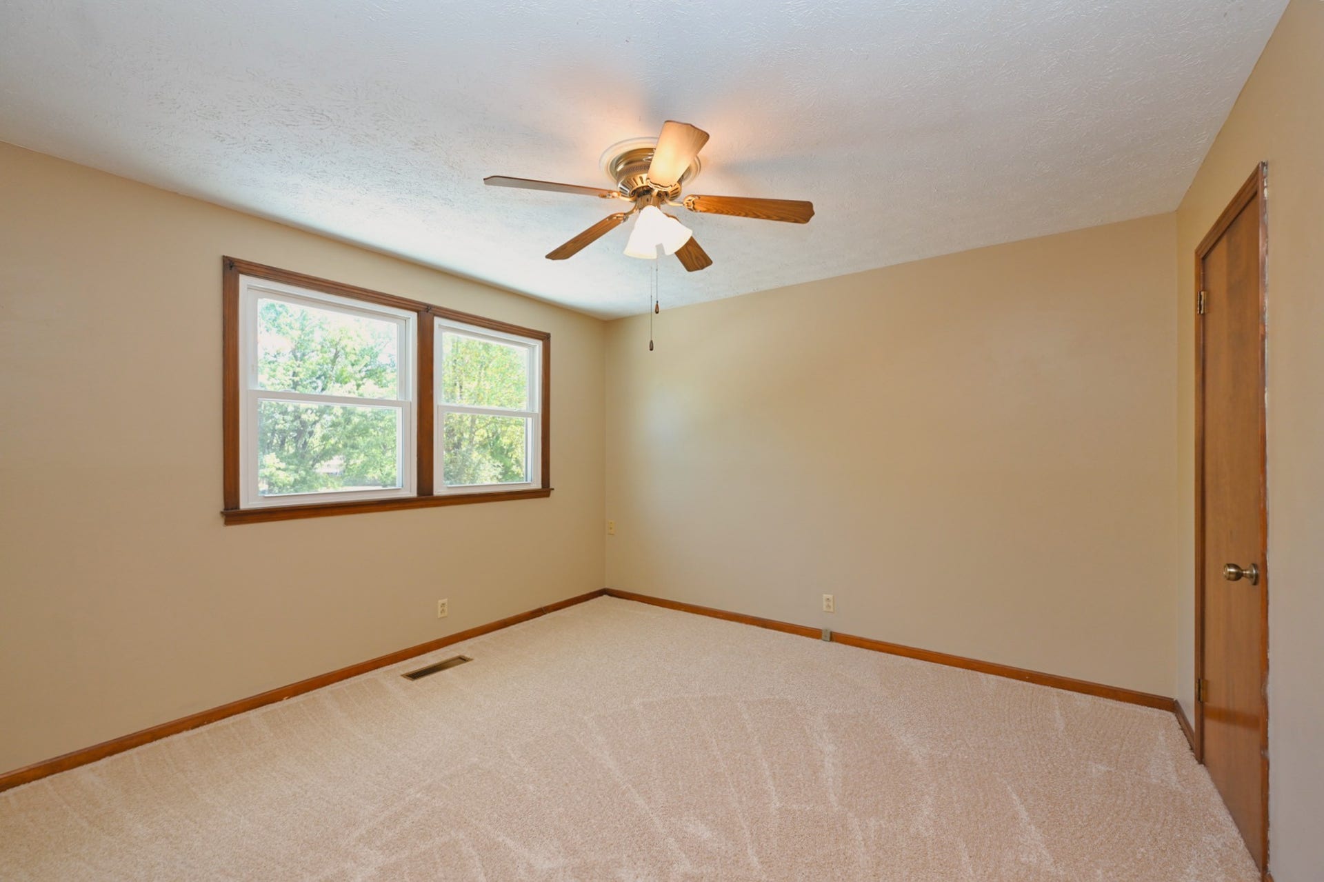 427 Walton Ferry Rd, Hendersonville, TN 37075