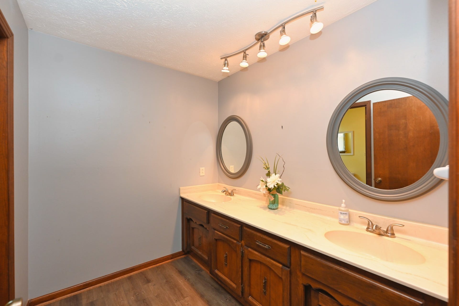 427 Walton Ferry Rd, Hendersonville, TN 37075