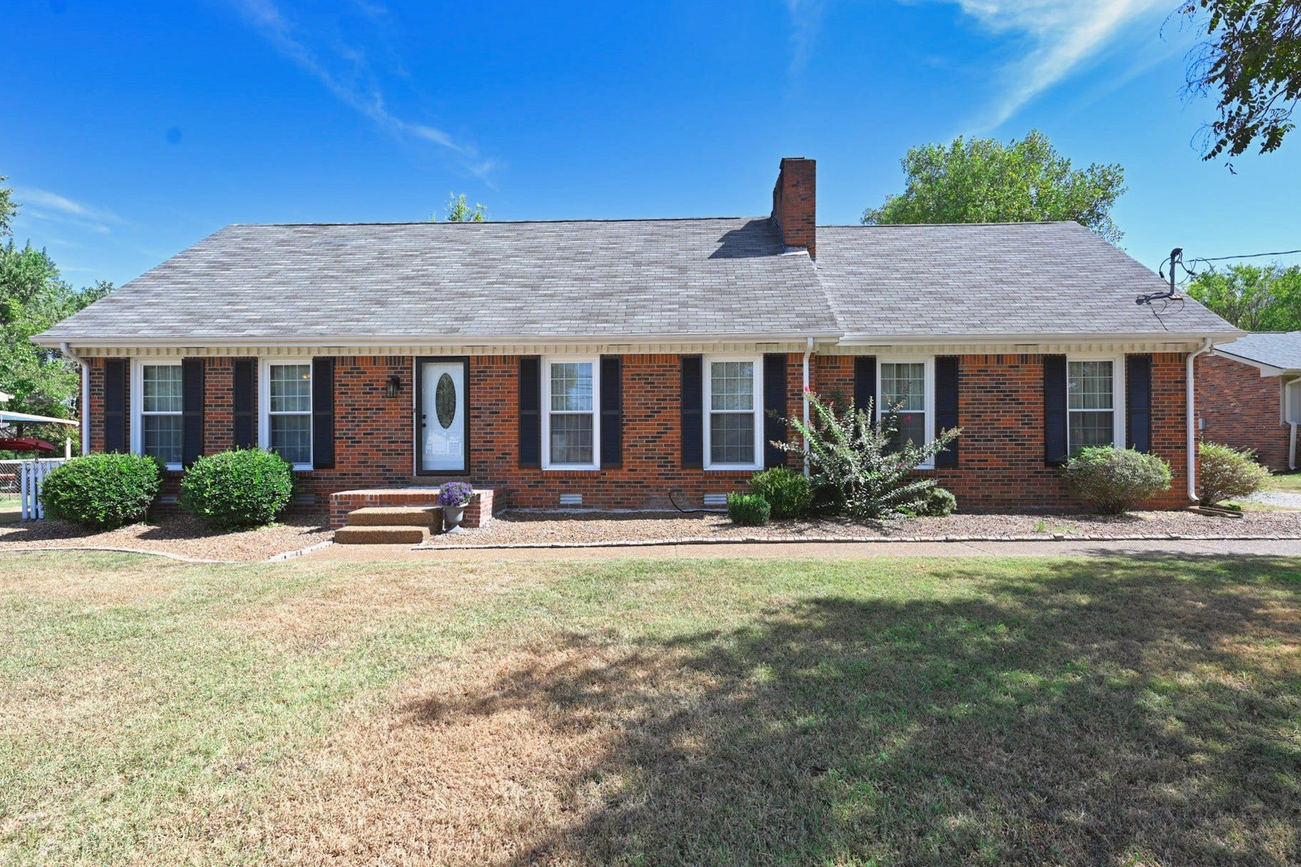 Welcome home to 427 Walton Ferry Rd.!
