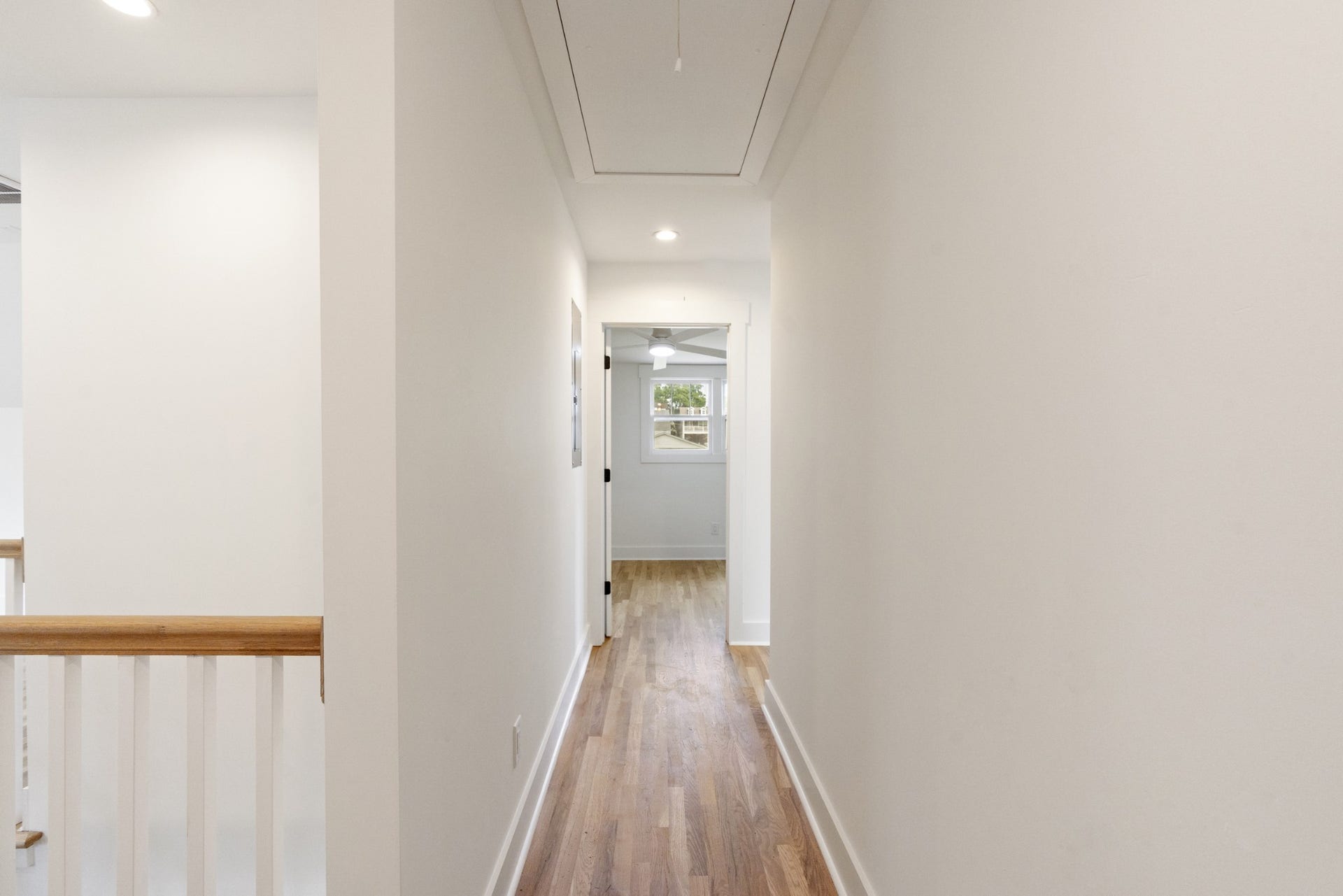 Hallway to bedrooms and full bath
