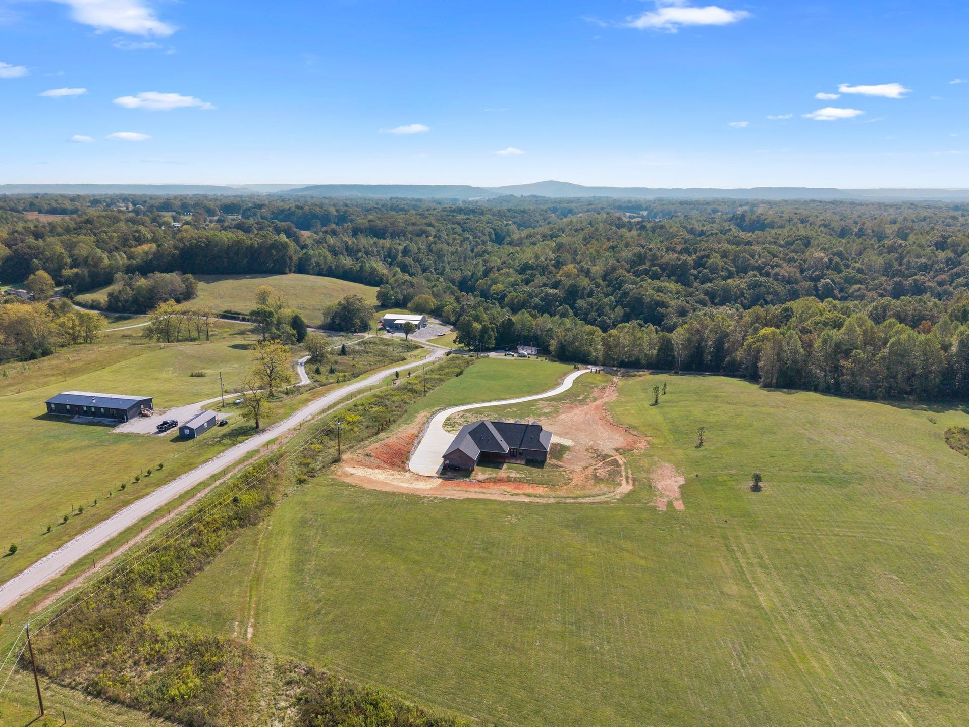 986 E Pin Hook Rd, Sparta, TN 38583 986 E Pin Hook Rd, Sparta, TN 38583