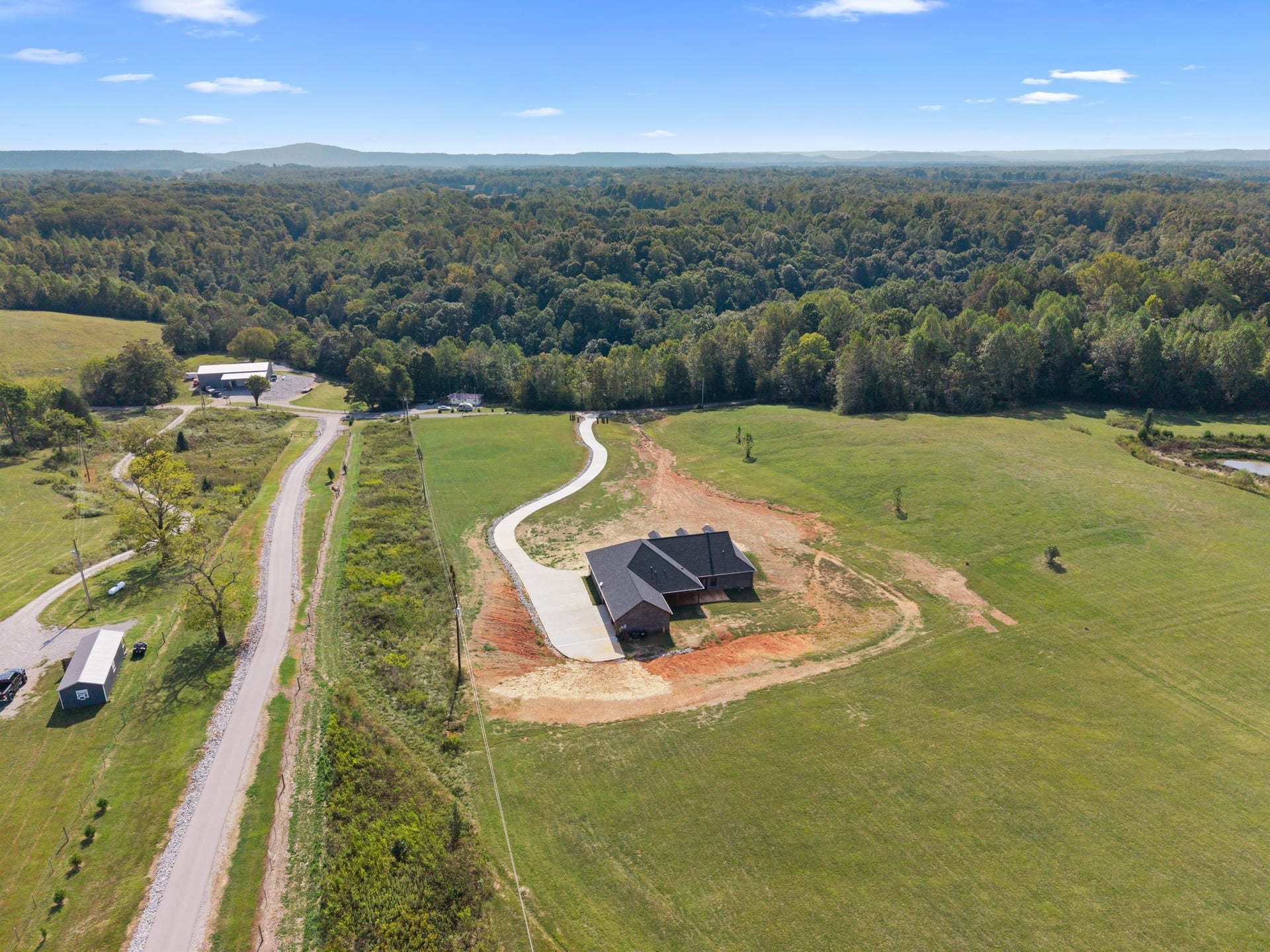 986 E Pin Hook Rd, Sparta, TN 38583 986 E Pin Hook Rd, Sparta, TN 38583