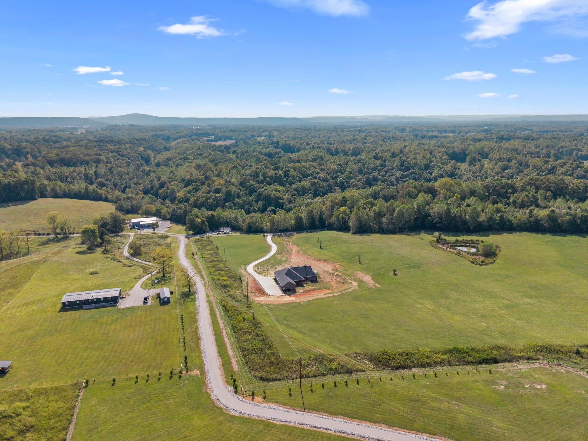 986 E Pin Hook Rd, Sparta, TN 38583 986 E Pin Hook Rd, Sparta, TN 38583