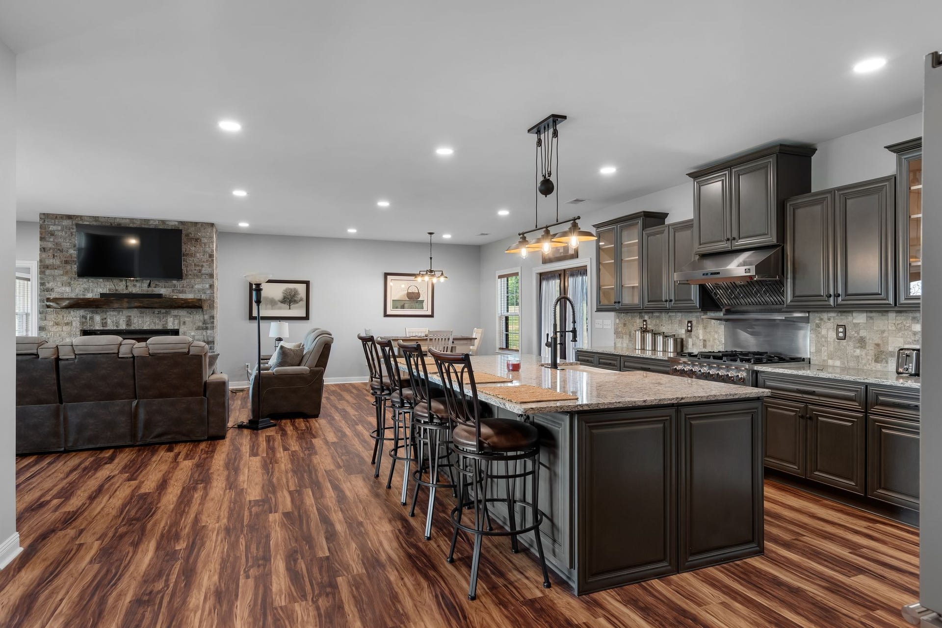 986 E Pin Hook Rd, Sparta, TN 38583 986 E Pin Hook Rd, Sparta, TN 38583
