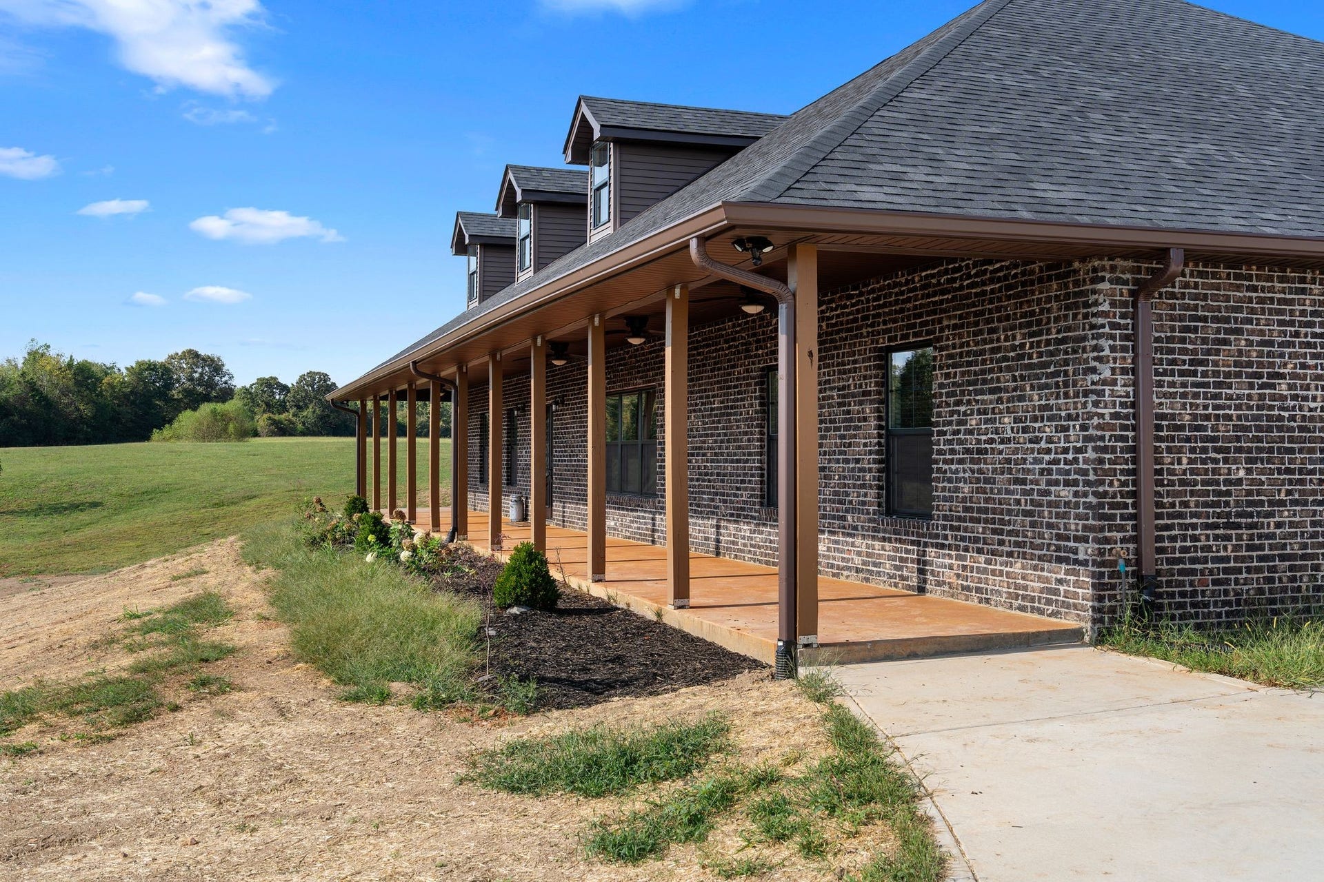 986 E Pin Hook Rd, Sparta, TN 38583 986 E Pin Hook Rd, Sparta, TN 38583