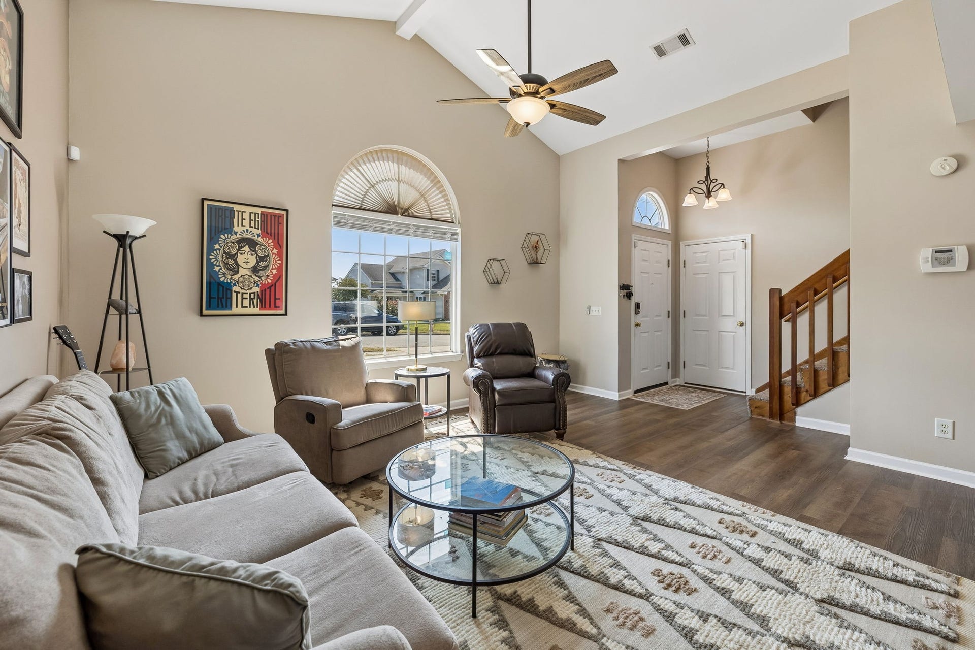 2112 Candlebrook Ct, Madison, TN 37115 Vaulted ceilings