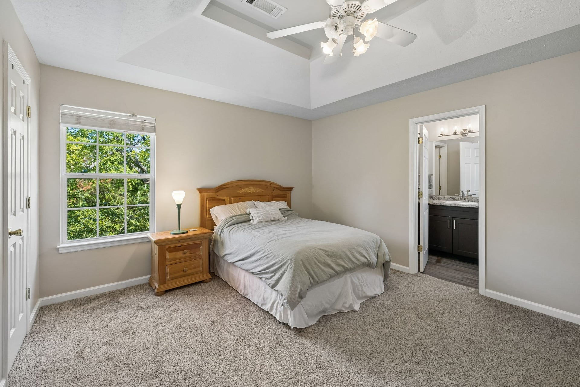 2112 Candlebrook Ct, Madison, TN 37115 Primary Bedroom with large Walk In Closet, en-suite Bathroom with Shower/Tub combo & another small Walk In Closet off the Bathroom