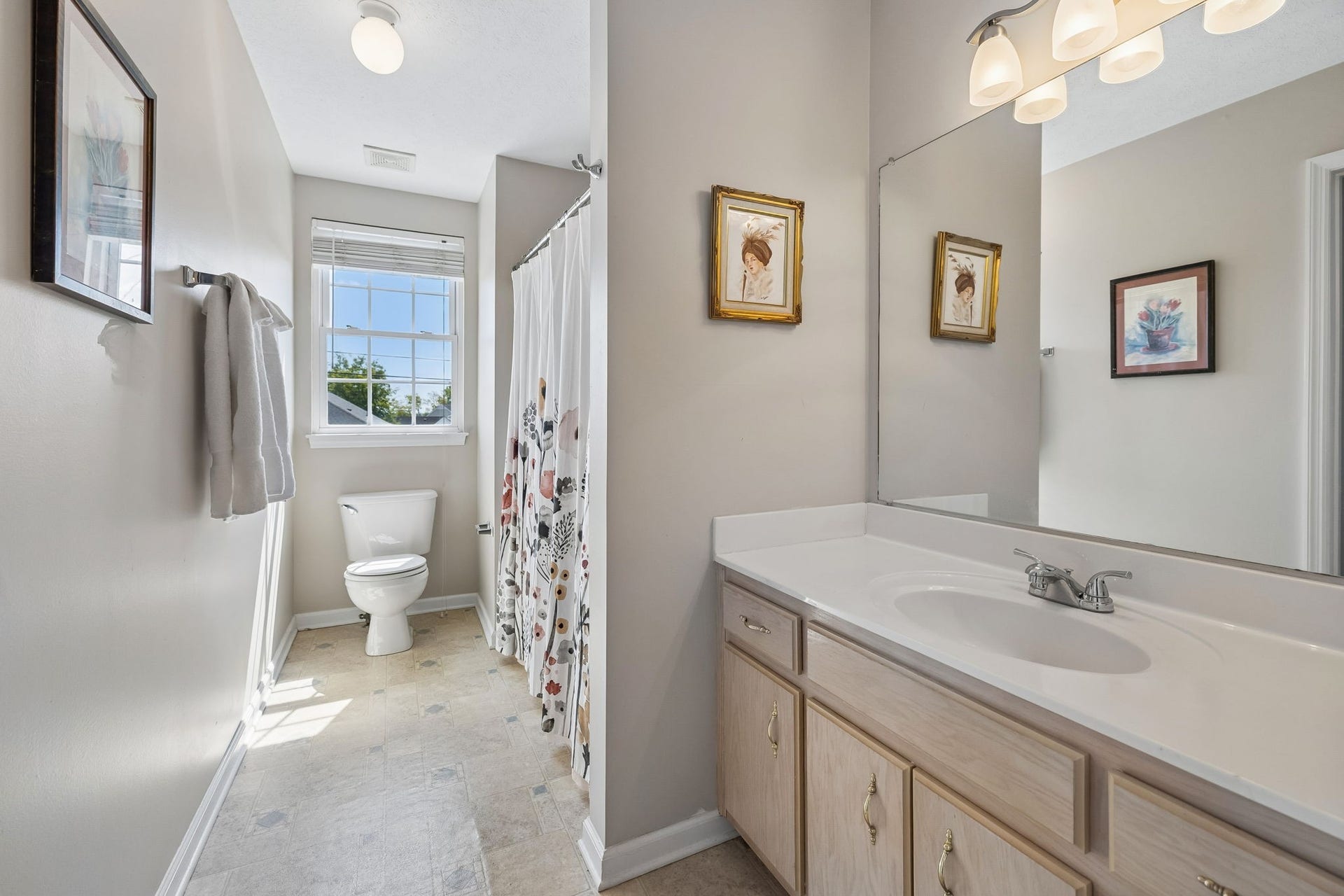 2112 Candlebrook Ct, Madison, TN 37115 Jack & Jill Bathroom with Tub/Shower Combo