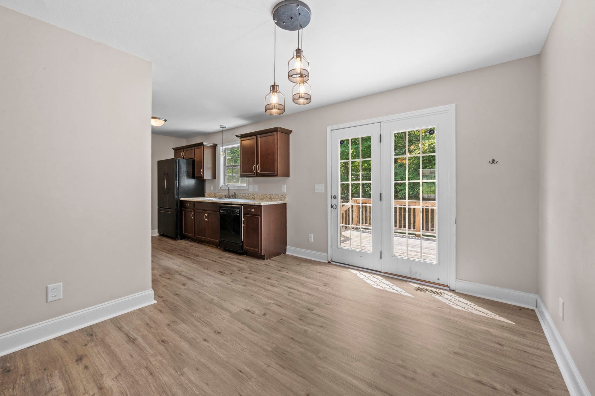 454 N Magnolia Dr, Clarksville, TN 37042 454 N Magnolia Dr, Clarksville, TN 37042