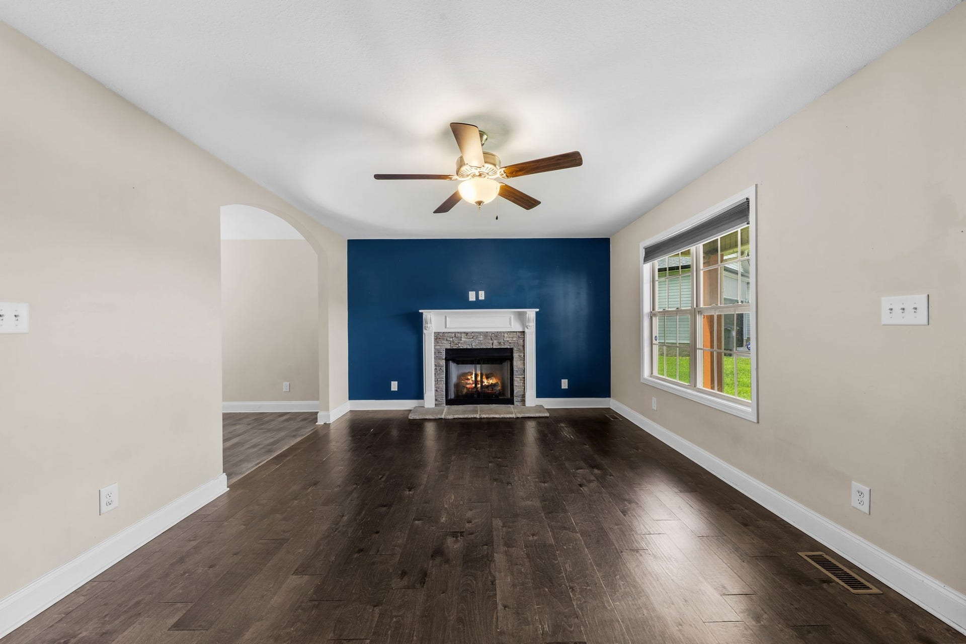 454 N Magnolia Dr, Clarksville, TN 37042 454 N Magnolia Dr, Clarksville, TN 37042
