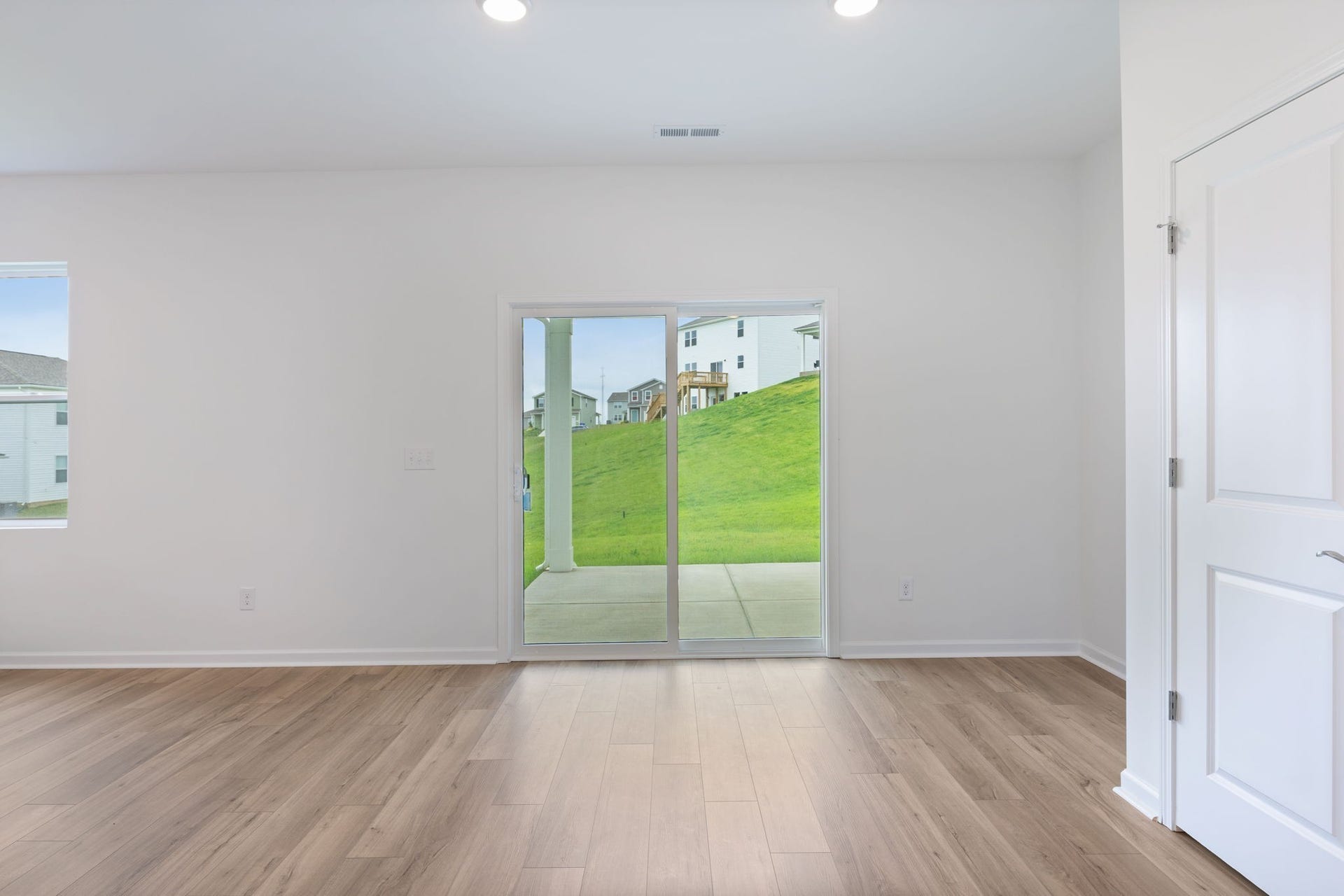 3281 Barrel Oak Pass, Columbia, TN 38401 *Photos of same floorplan with different finishes*