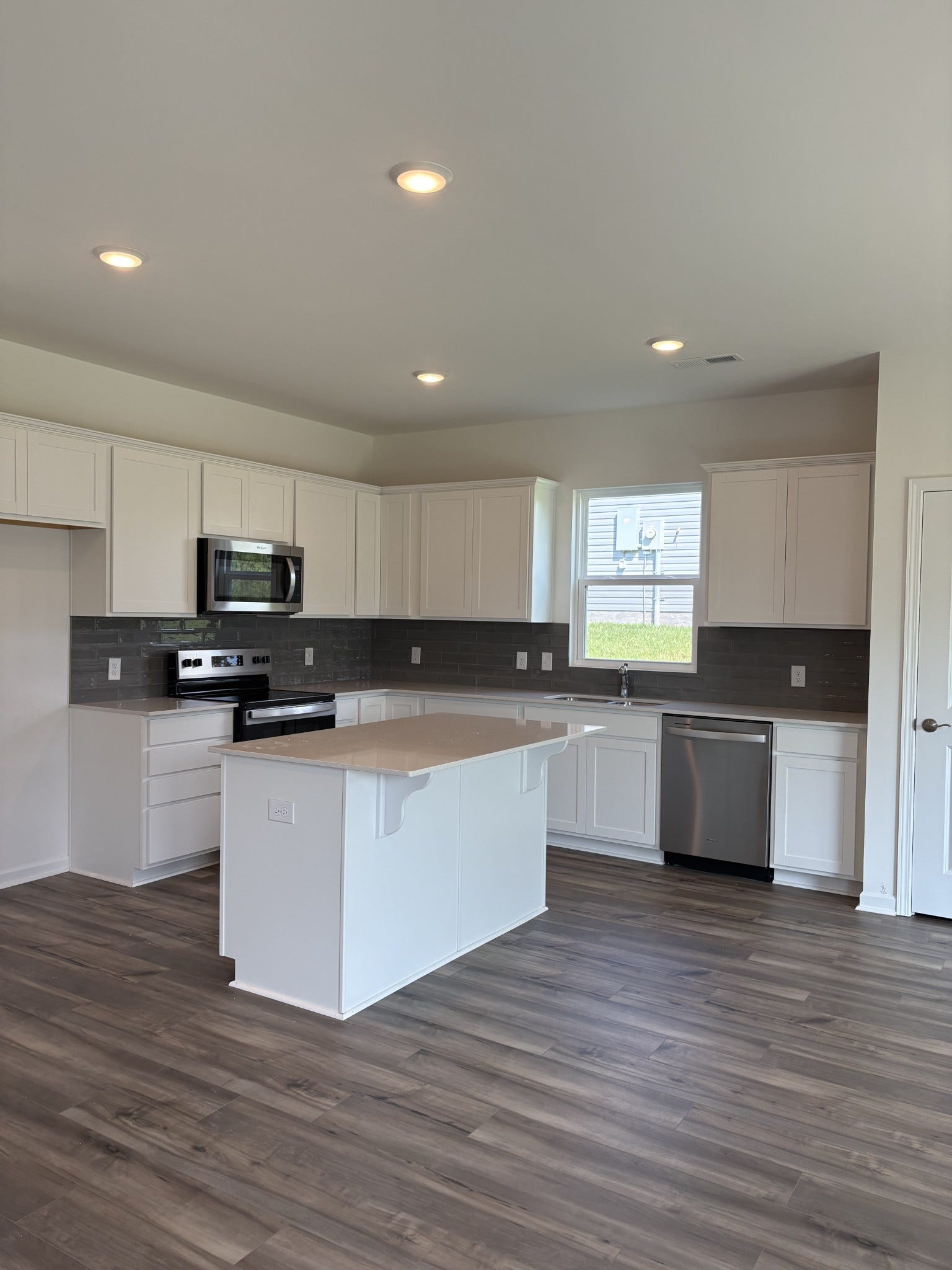 3281 Barrel Oak Pass, Columbia, TN 38401 3281 Barrel Oak Pass, Columbia, TN 38401