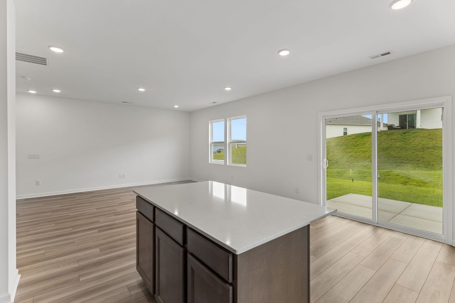 3625 Haplander Ct, Columbia, TN 38401 *Photos of same floorplan with different finishes*