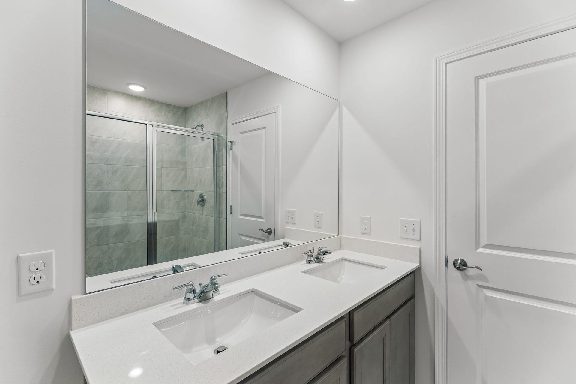 3625 Haplander Ct, Columbia, TN 38401 *Photos of same floorplan with different finishes*