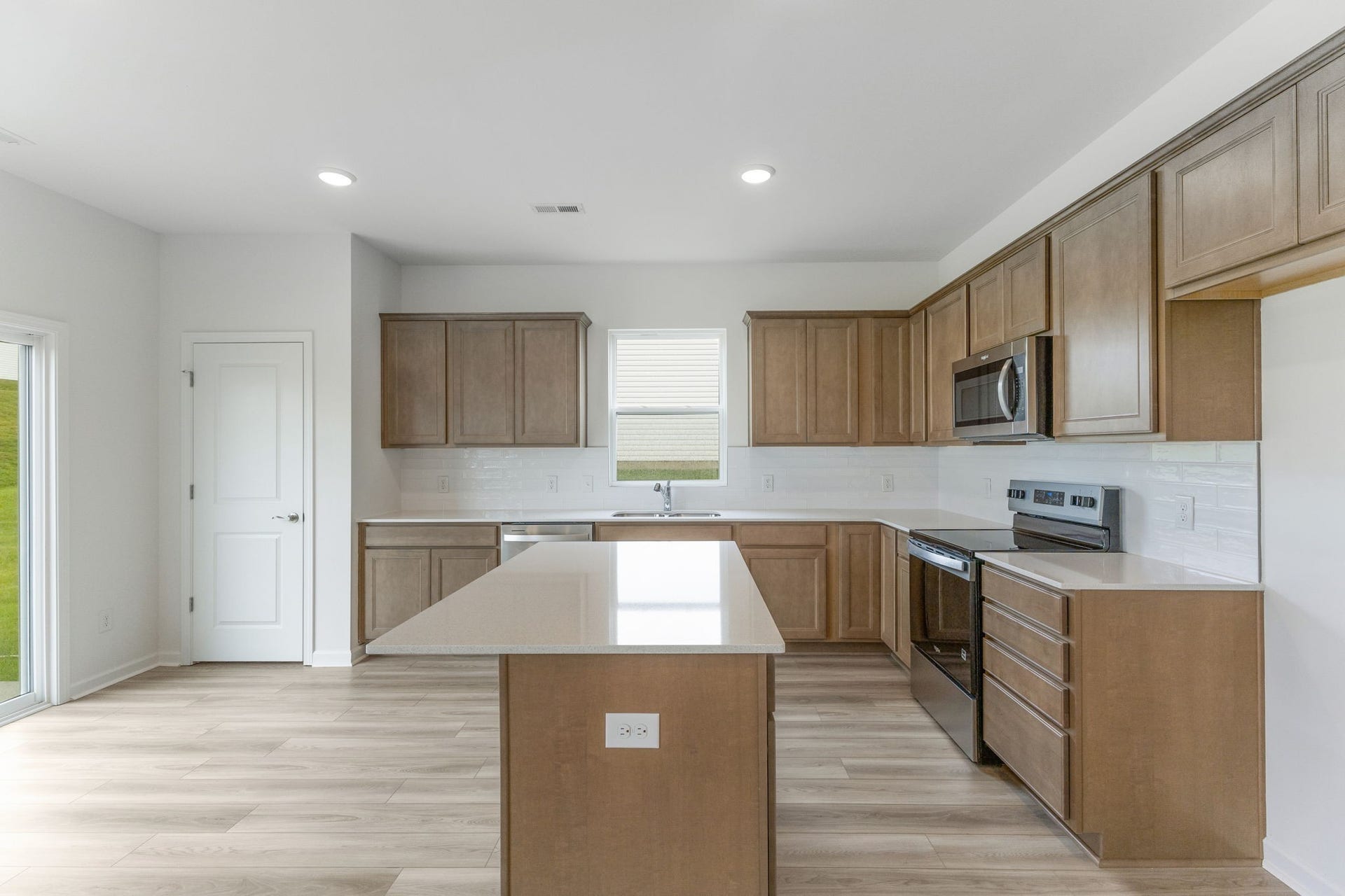 3625 Haplander Ct, Columbia, TN 38401 *Photos of same floorplan with different finishes*