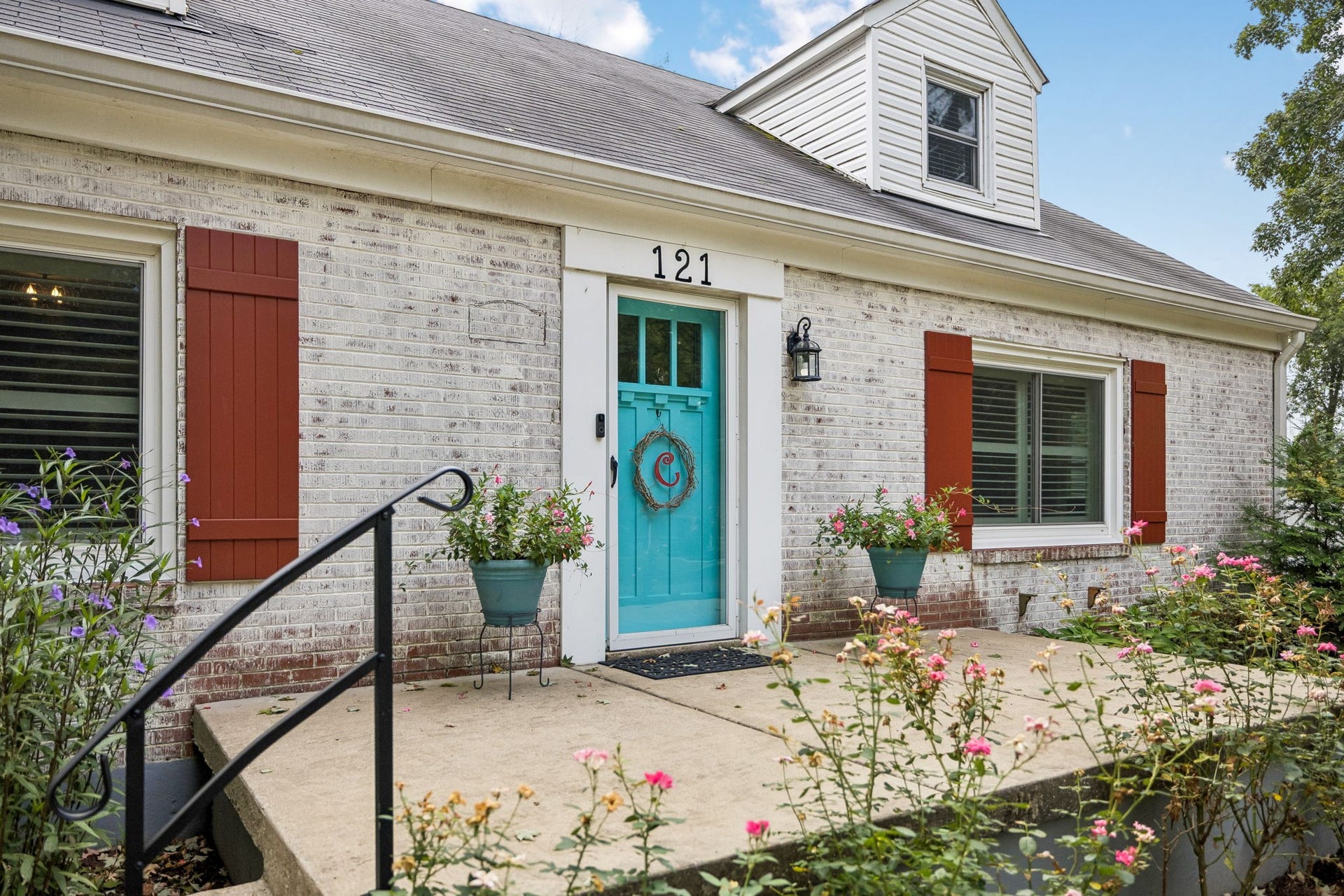 121 Park Cir, Columbia, TN 38401