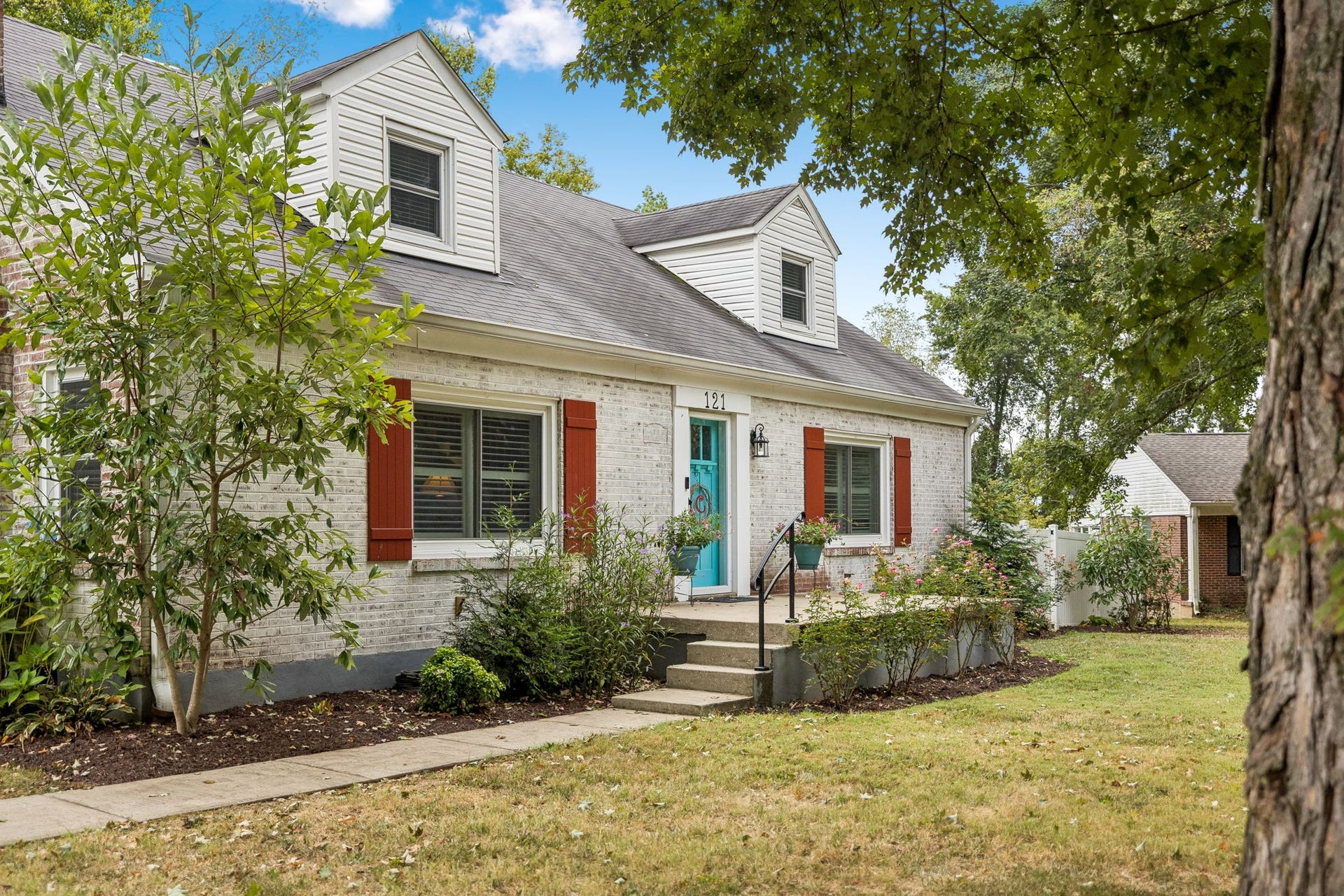 121 Park Cir, Columbia, TN 38401