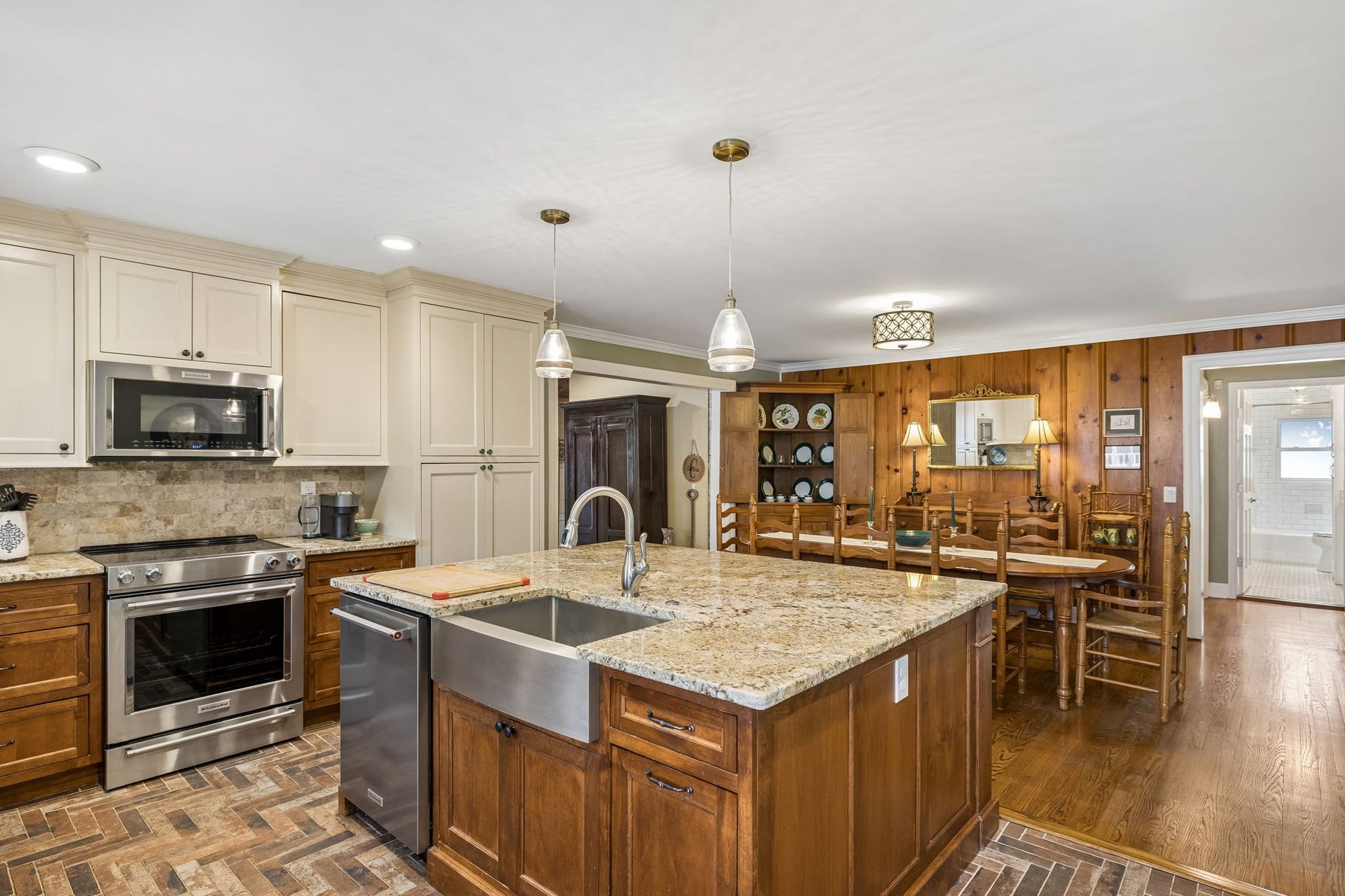 The best homes have spaces that naturally bring people together. Here, the kitchen flows effortlessly toward the dining area - perfect for everything from slow Sunday mornings to evenings around the table with family and friends.