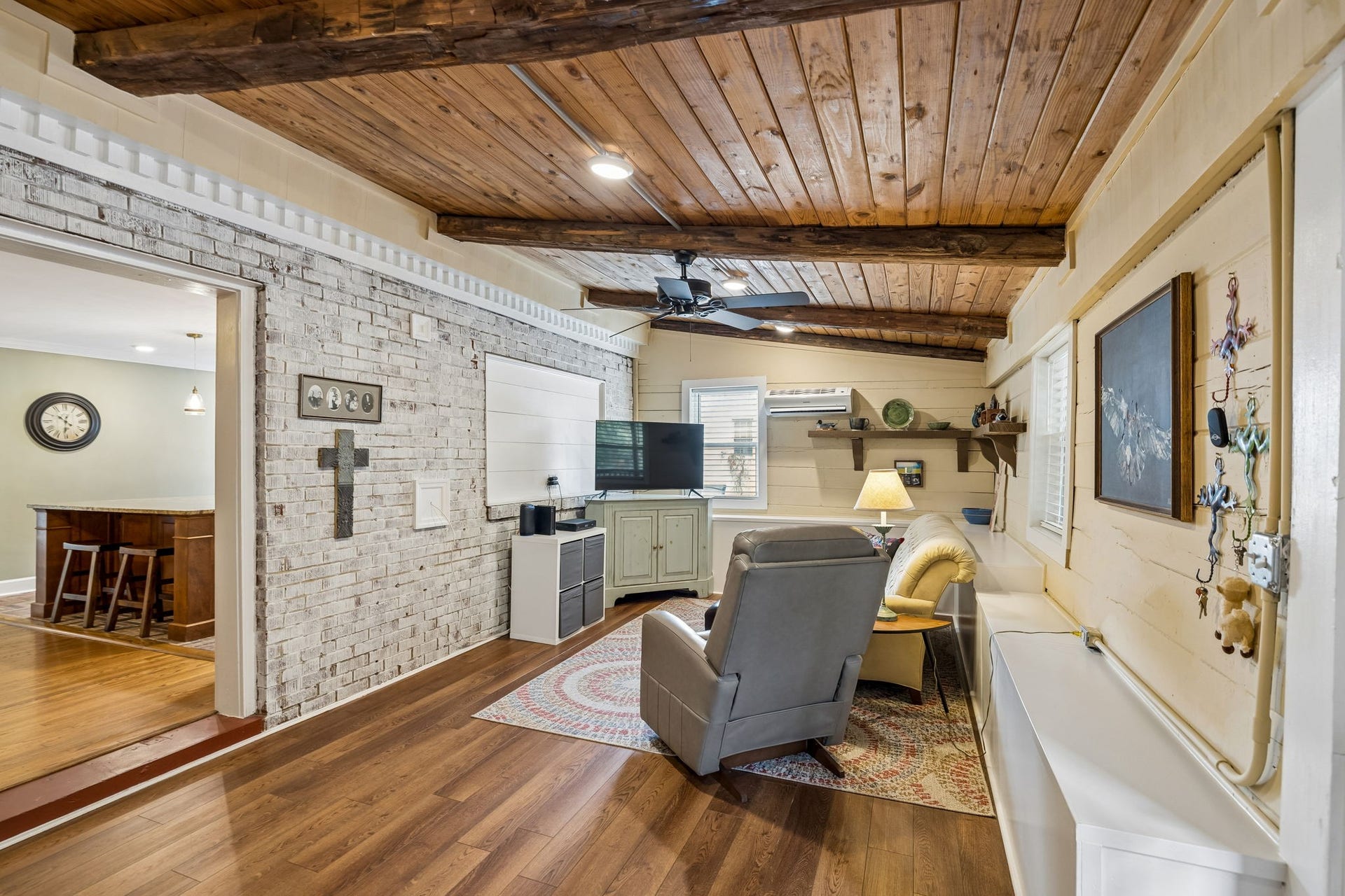 121 Park Cir, Columbia, TN 38401