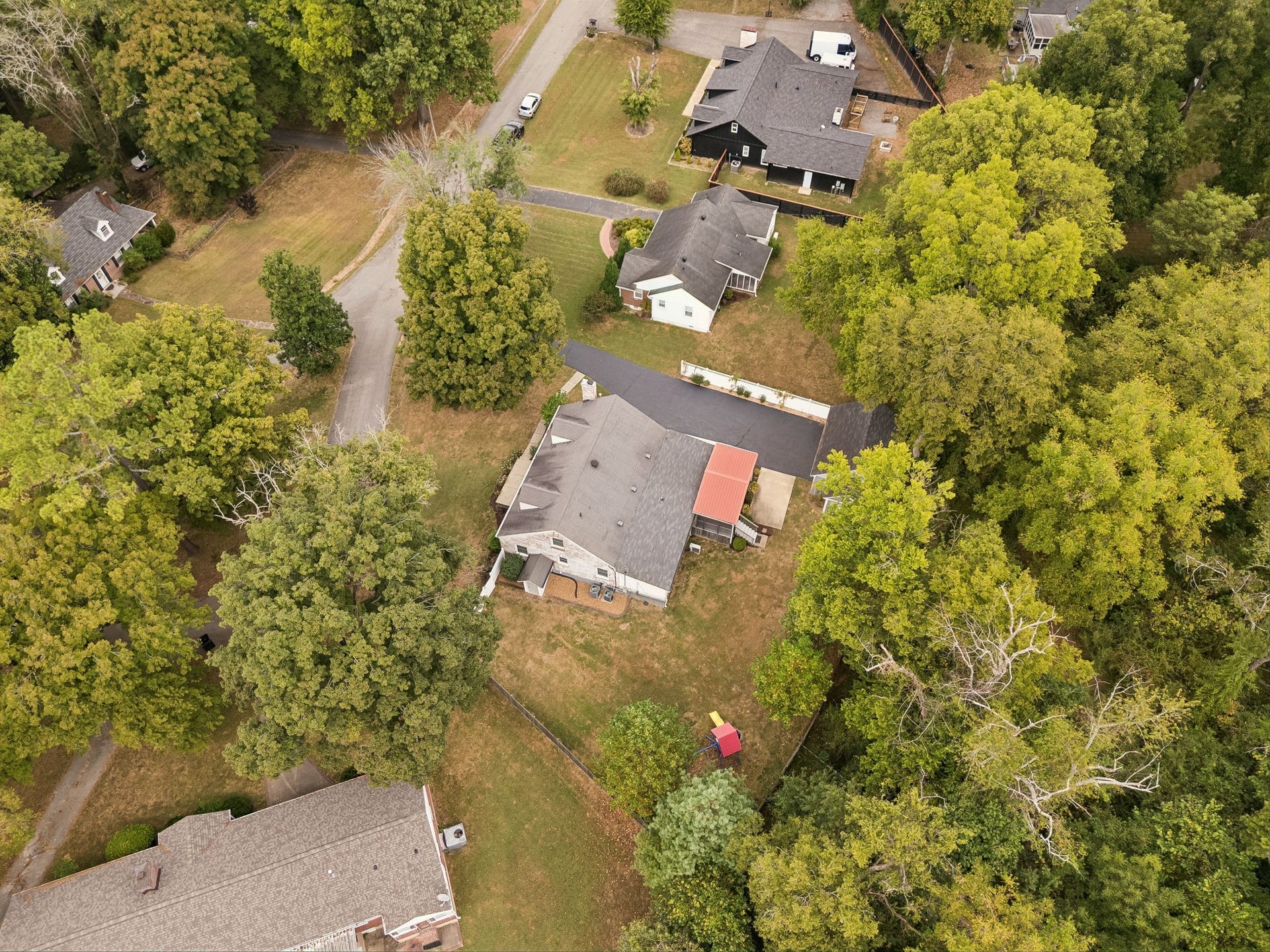 From above, you can really appreciate what makes this setting special. Tucked into a private cul-de-sac and surrounded by mature trees, the home enjoys a peaceful sense of privacy while still feeling connected to the neighborhood.