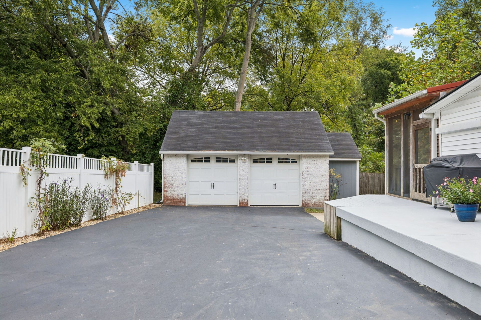 121 Park Cir, Columbia, TN 38401