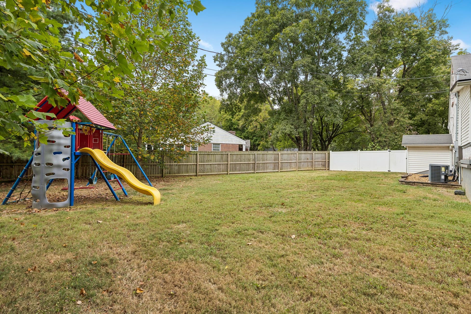 121 Park Cir, Columbia, TN 38401